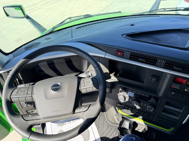 2026 Volvo - image 4