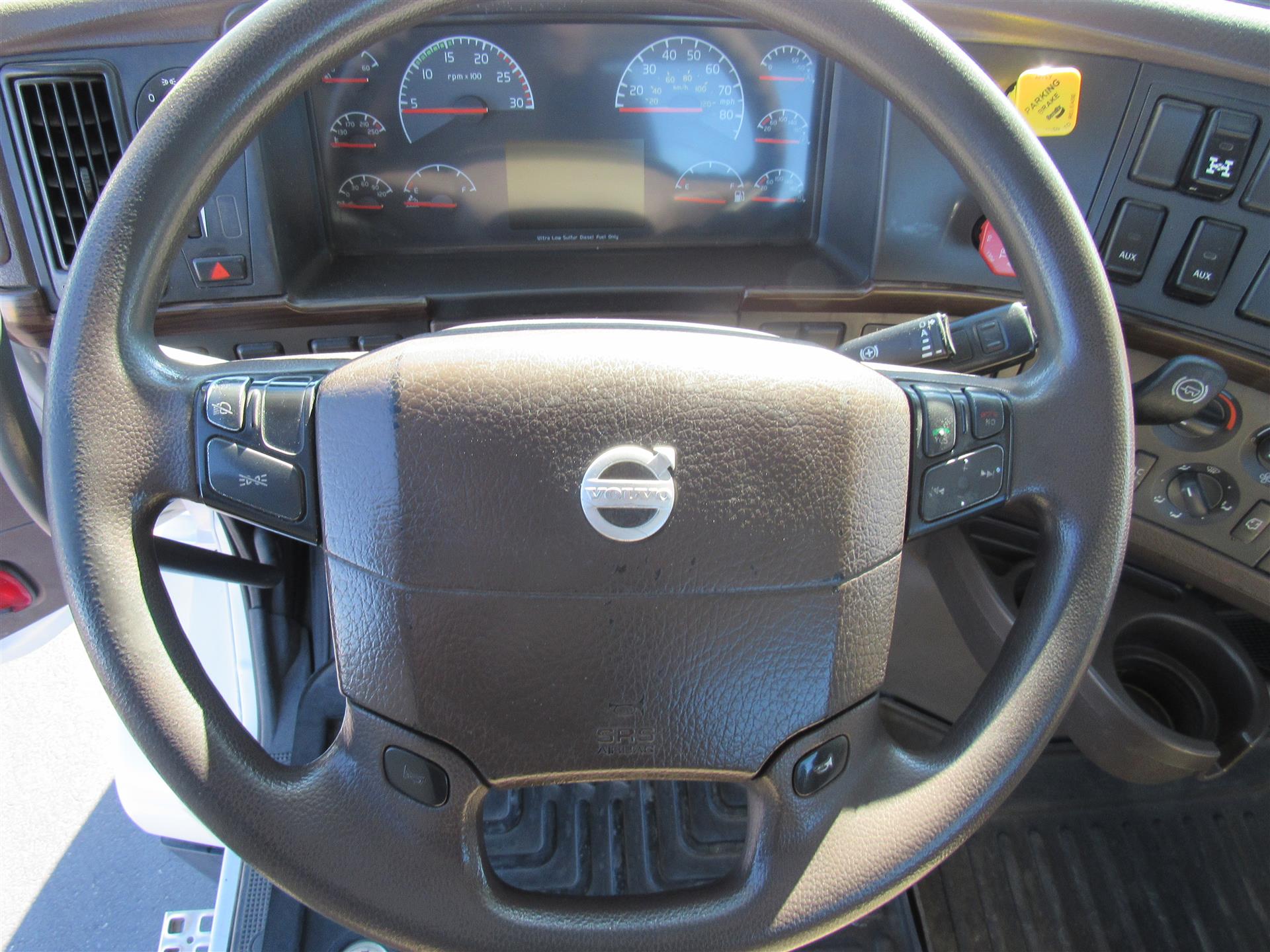 2014 Volvo - image 13