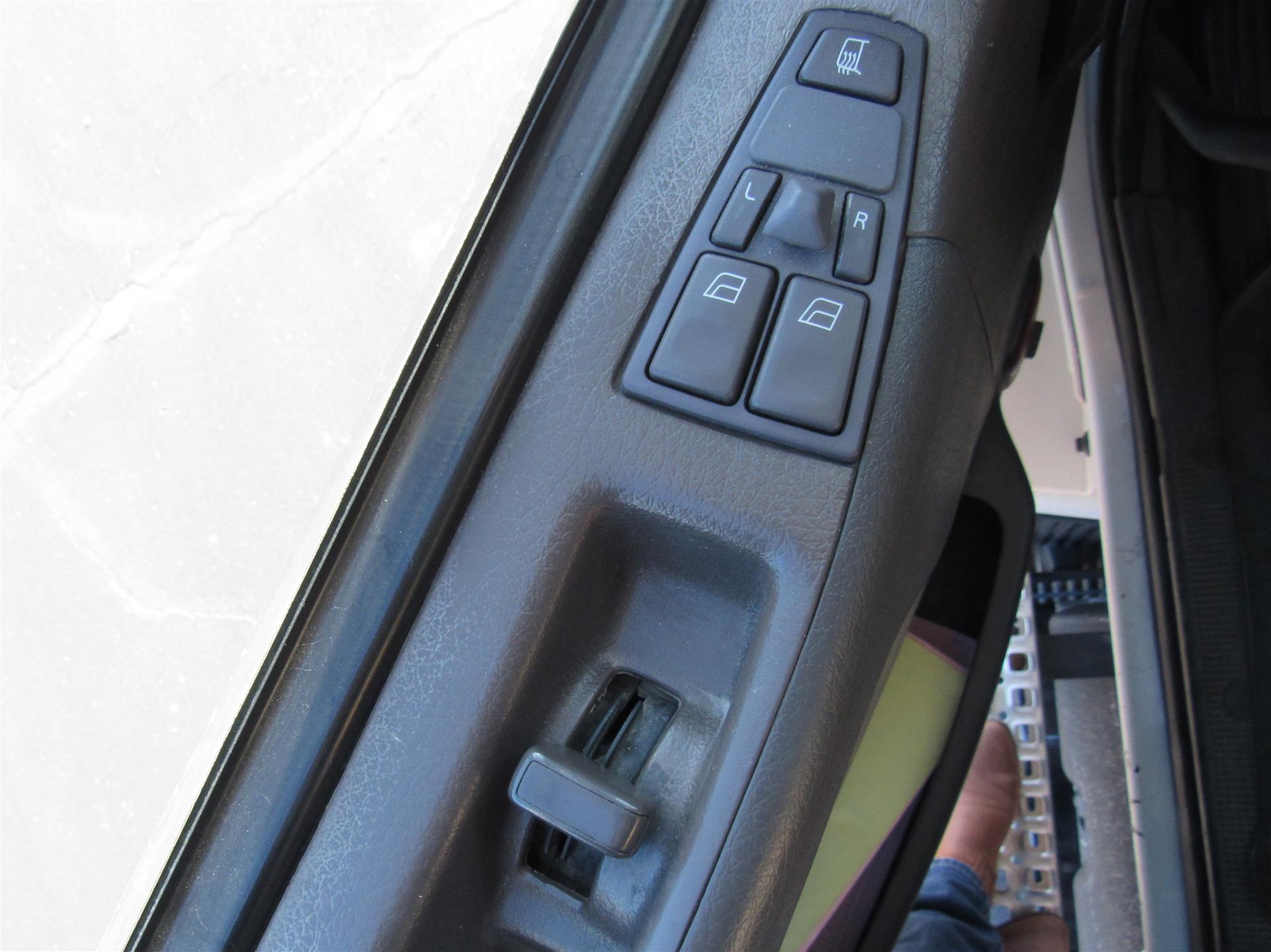 2014 Volvo - image 10