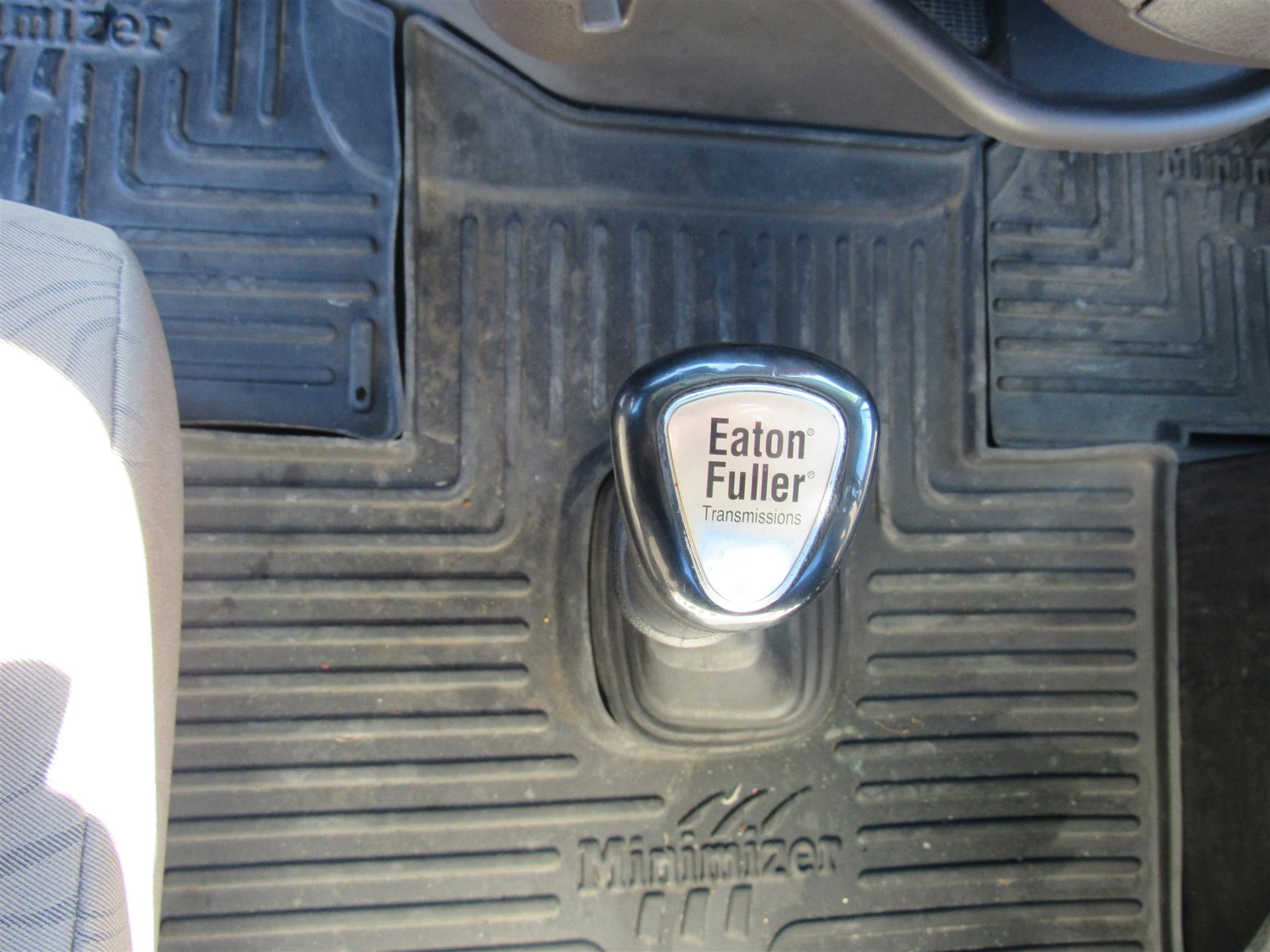 2014 Volvo - image 15