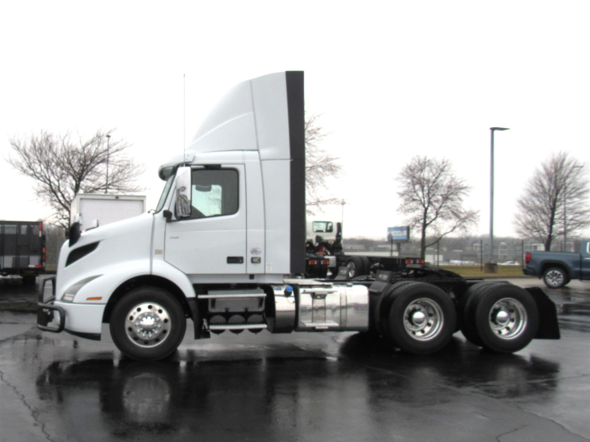 2021 Volvo - image 2