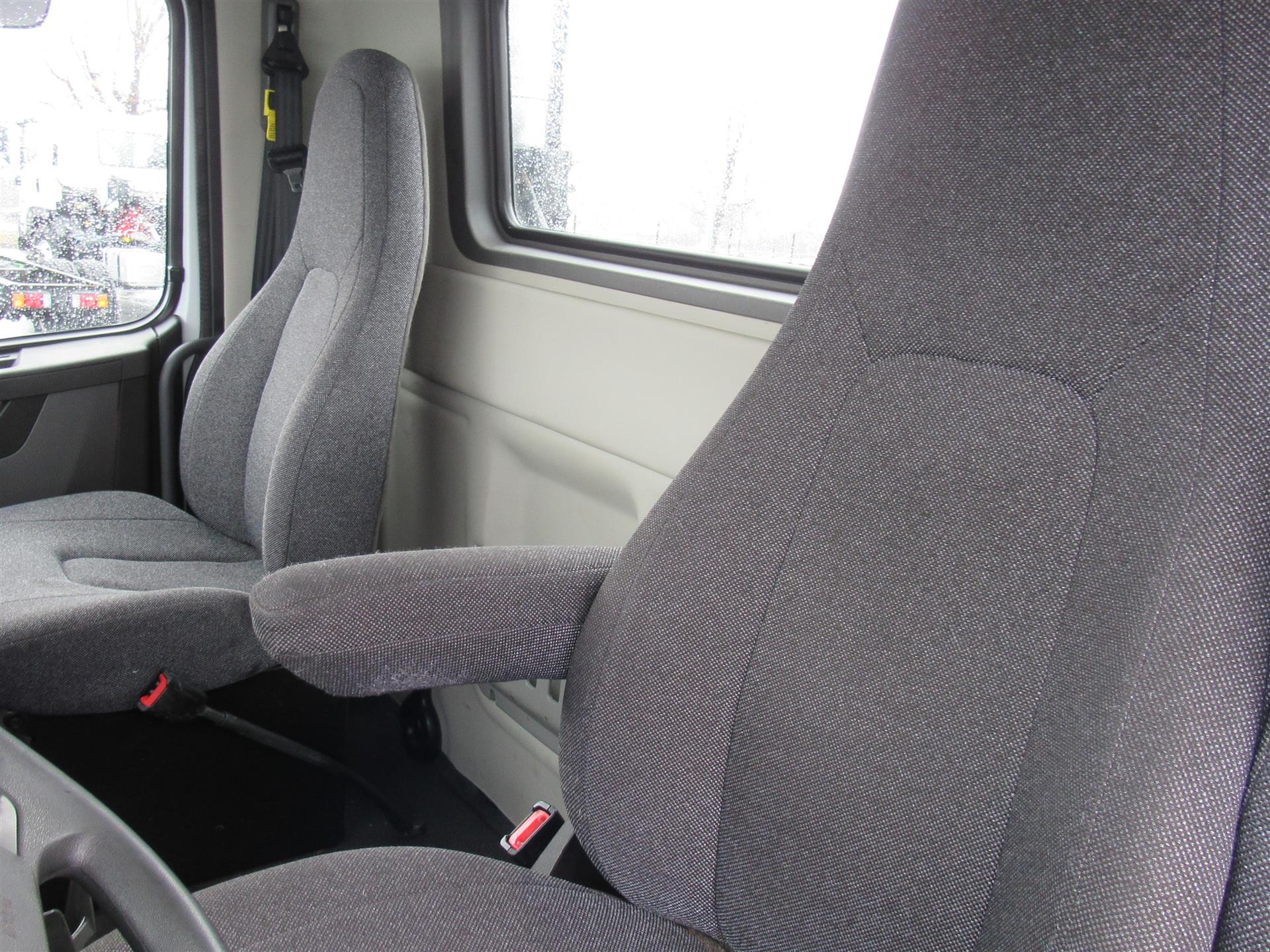 2021 Volvo - image 10