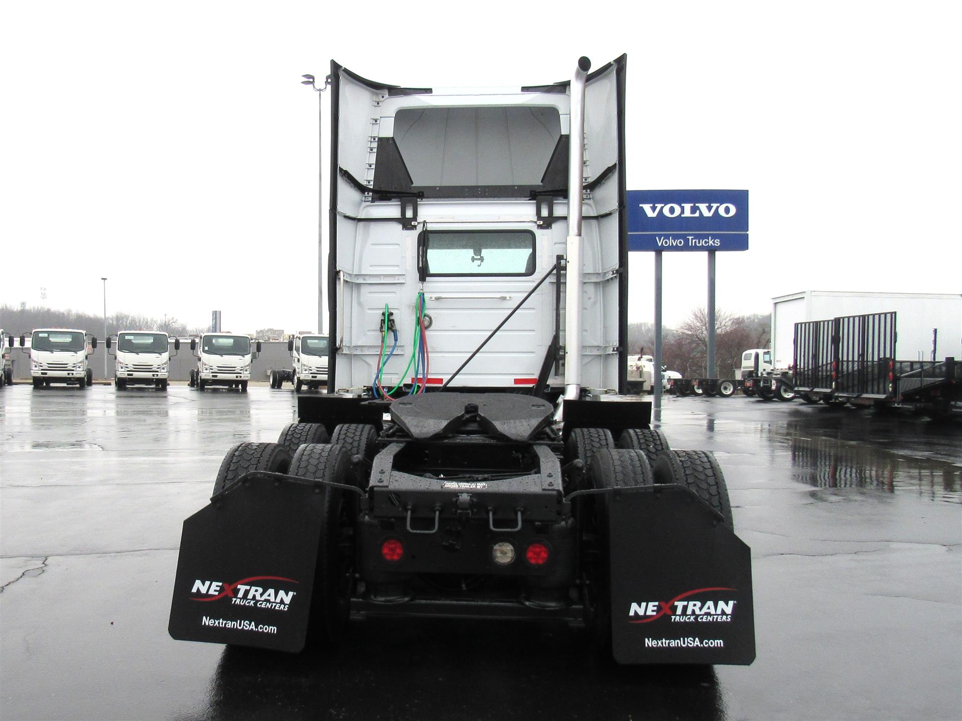 2021 Volvo - image 4