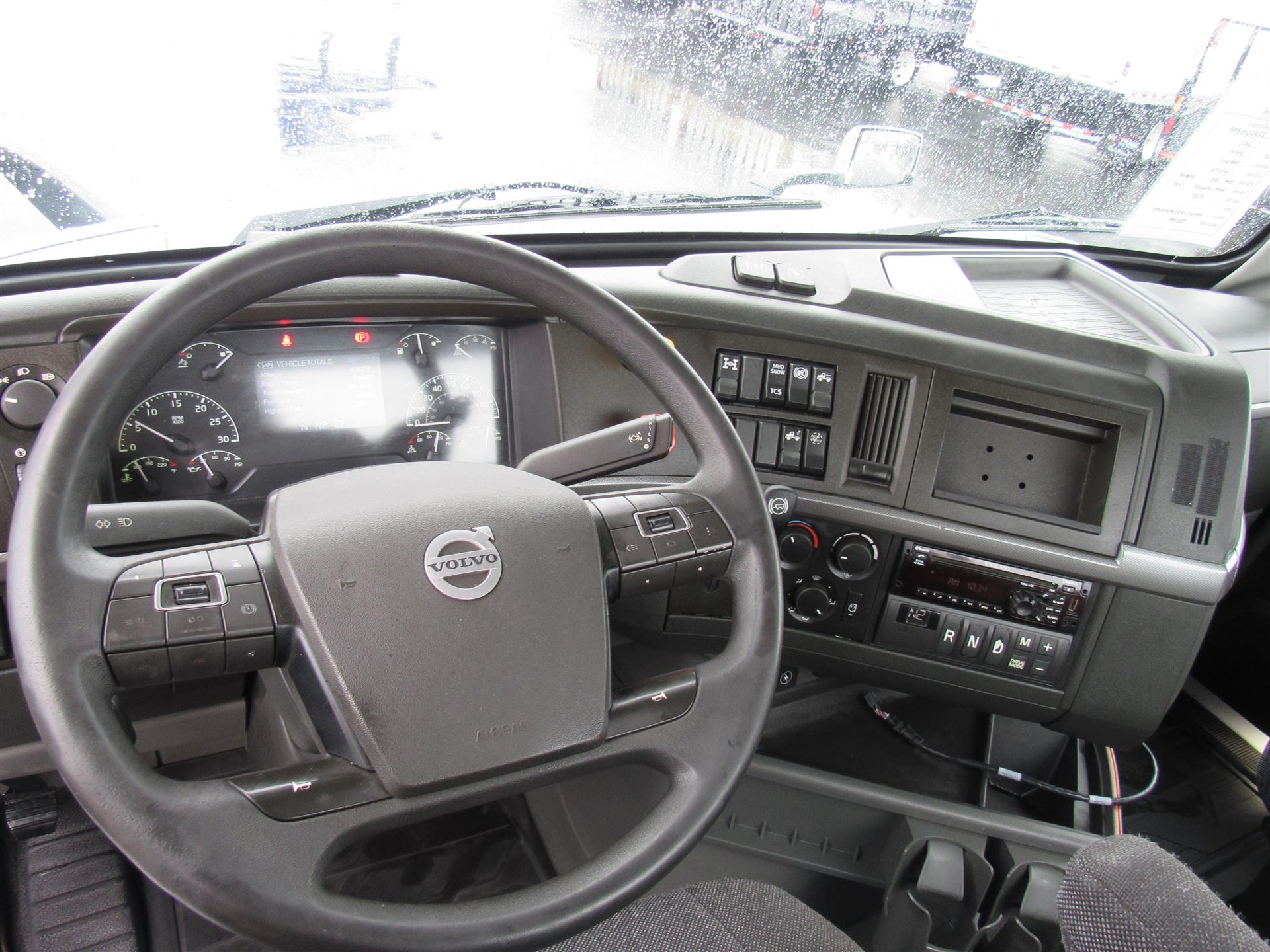 2021 Volvo - image 12