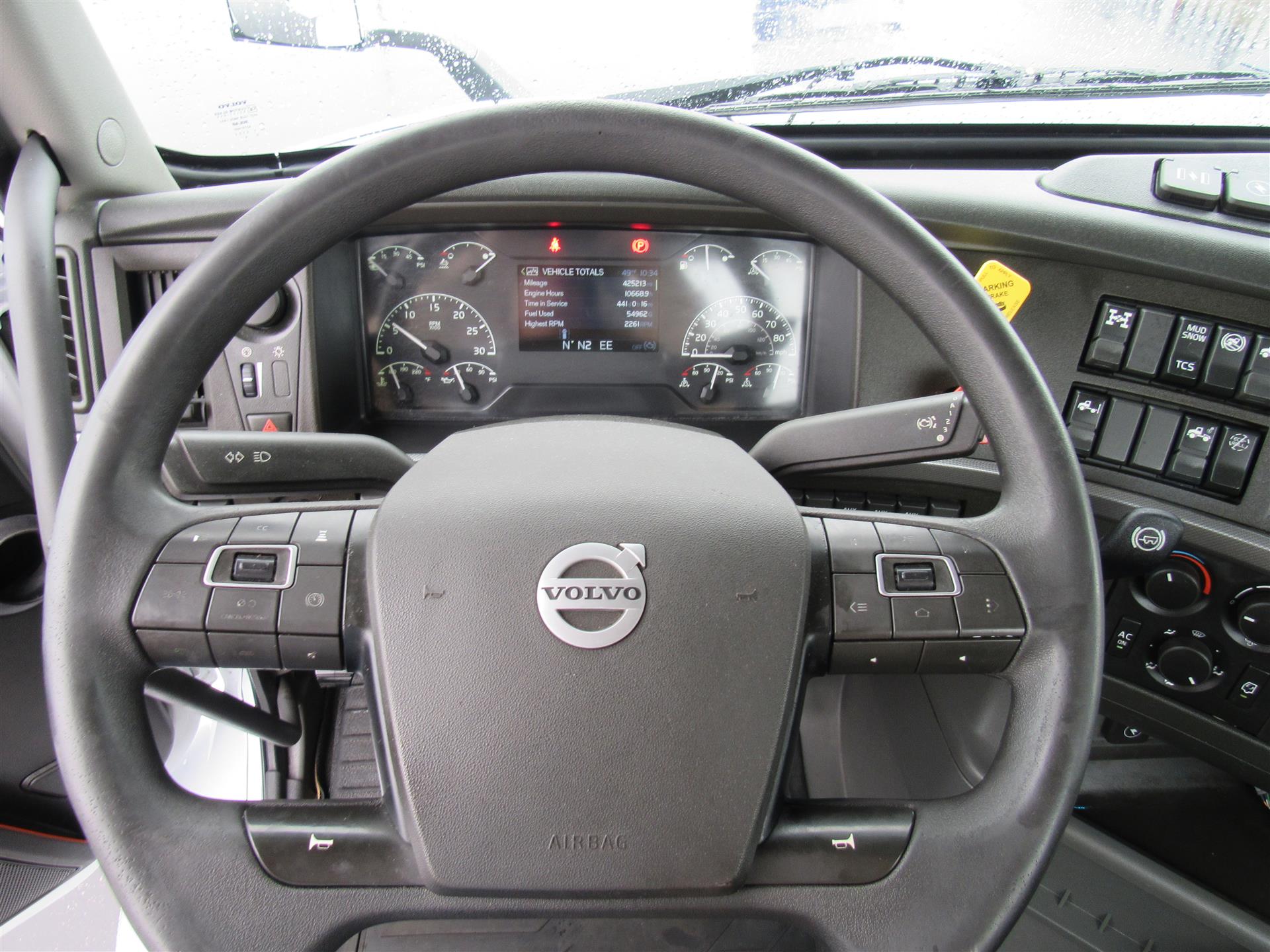 2021 Volvo - image 13