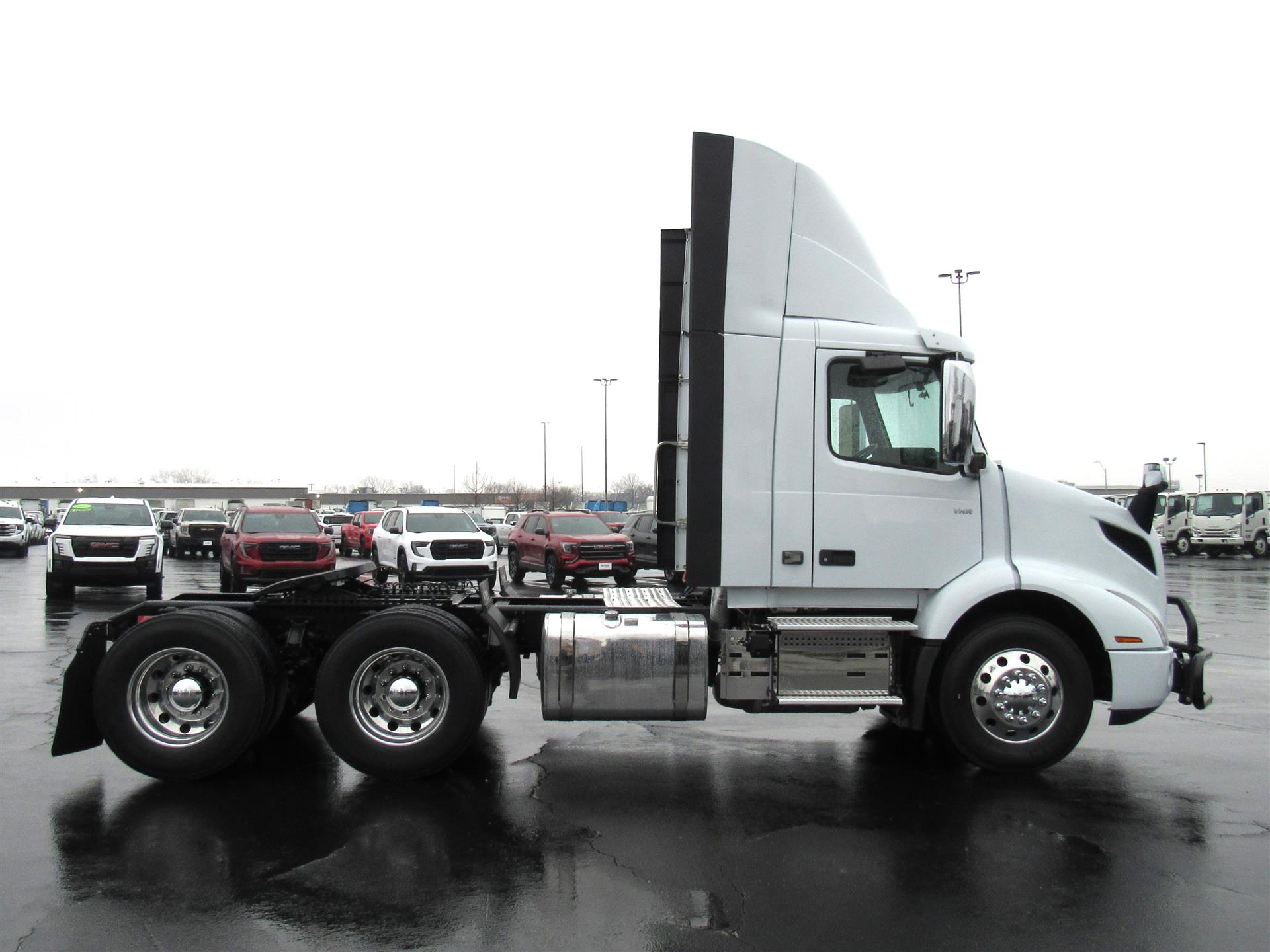 2021 Volvo - image 6