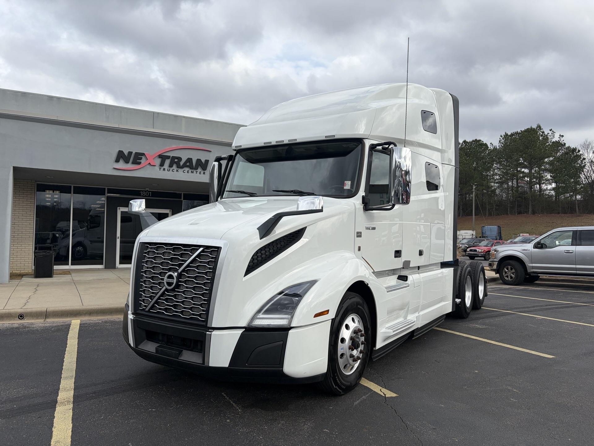 2022 Volvo VNL64T760