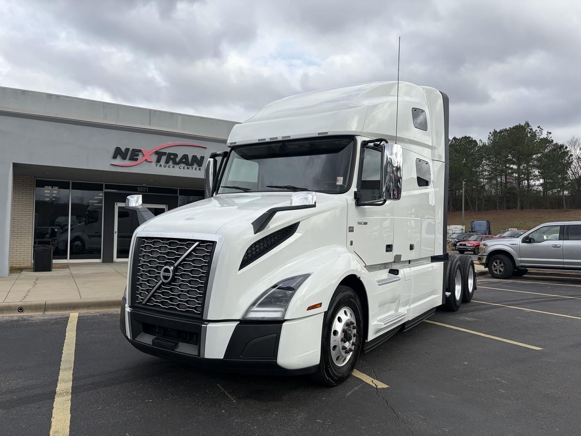 2022 Volvo VNL64T760