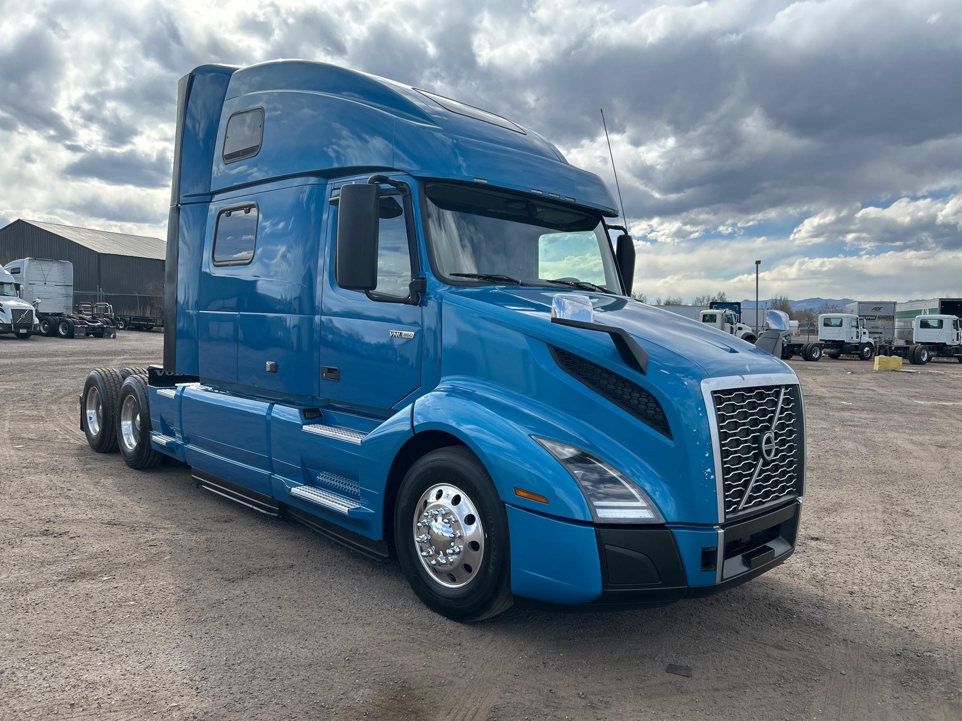 2019 Volvo - image 4