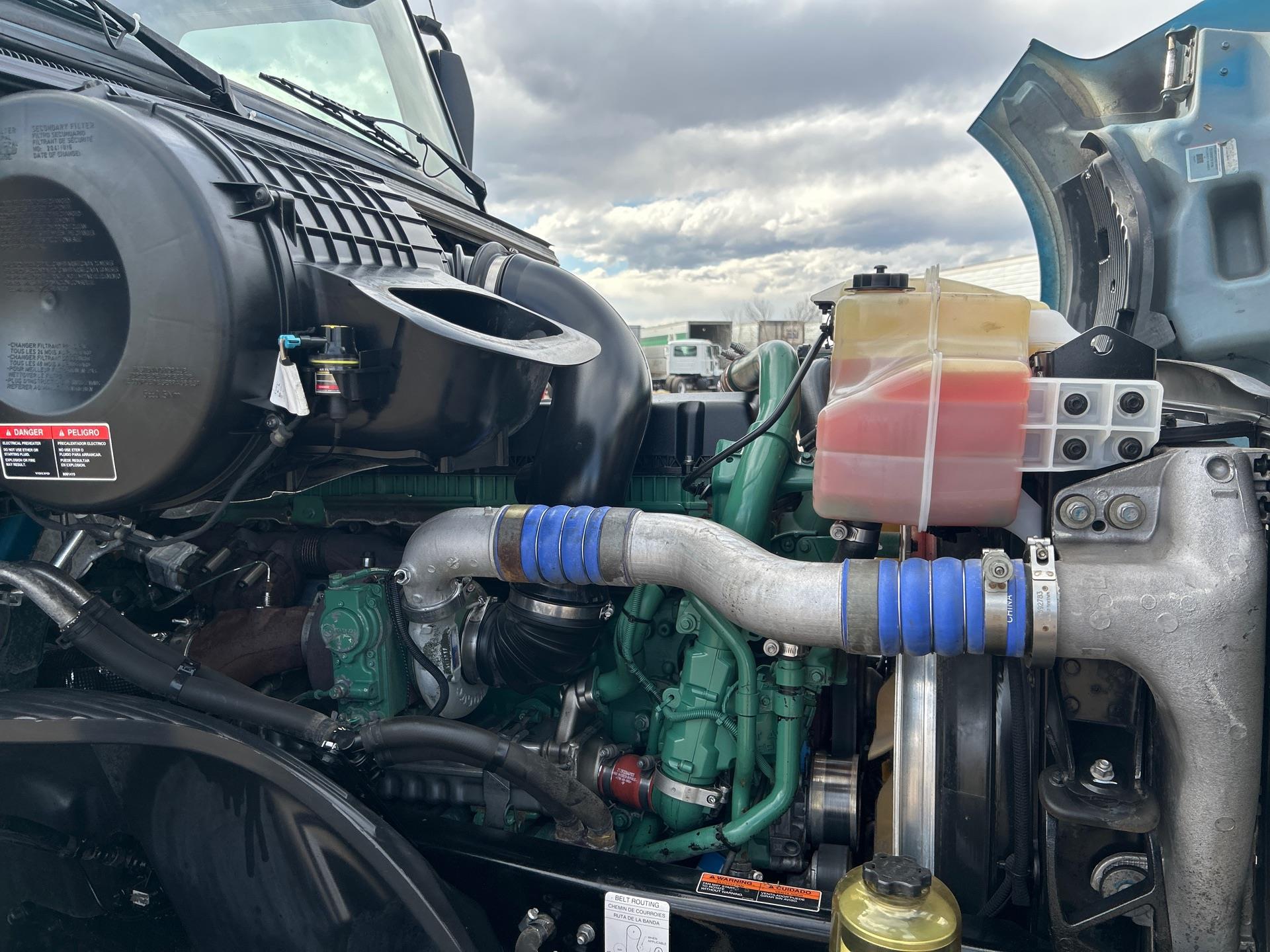 2019 Volvo - image 8