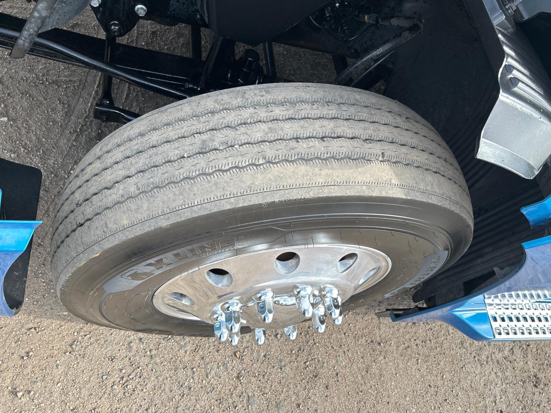 2019 Volvo - image 10