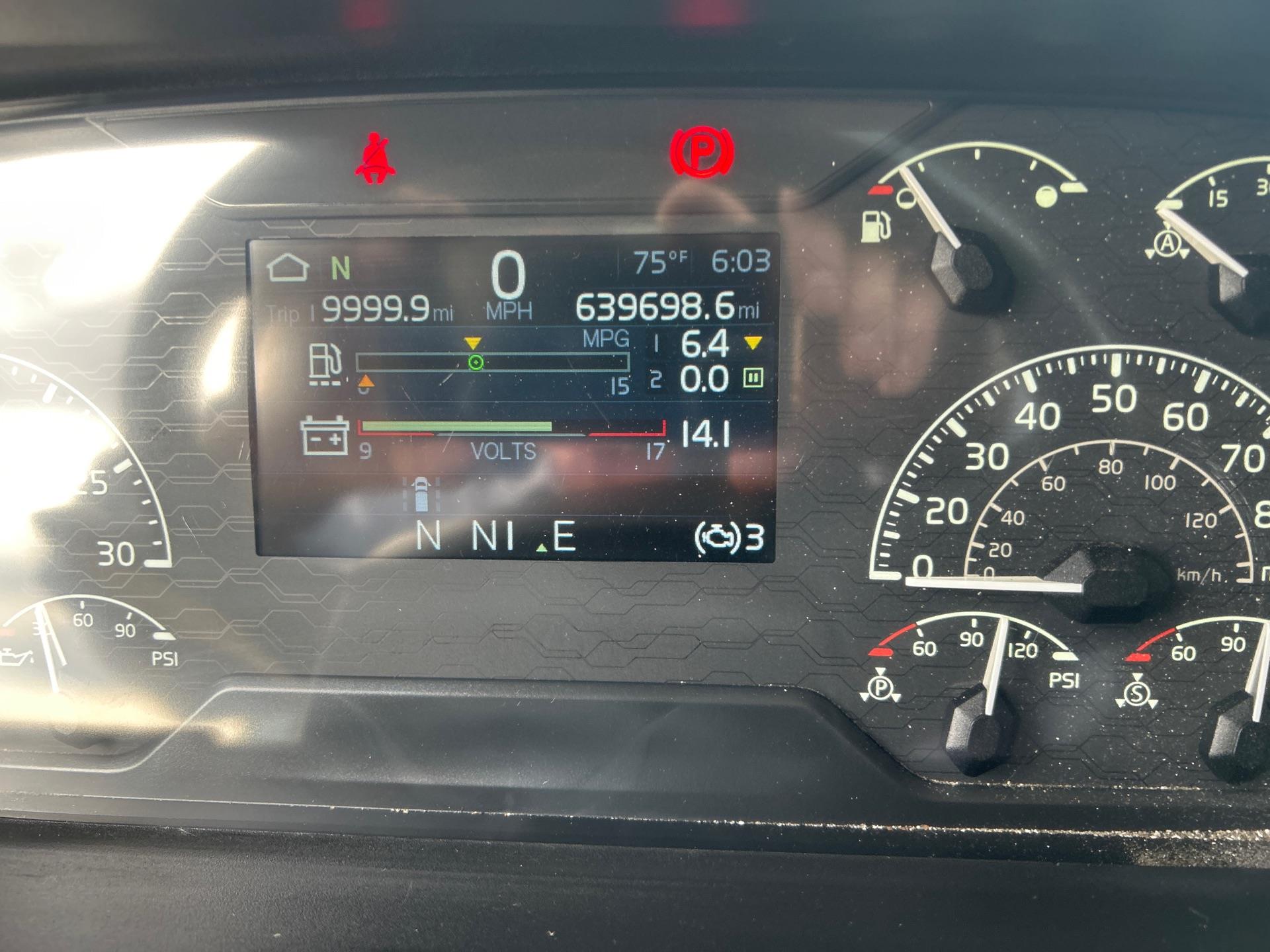 2019 Volvo - image 14