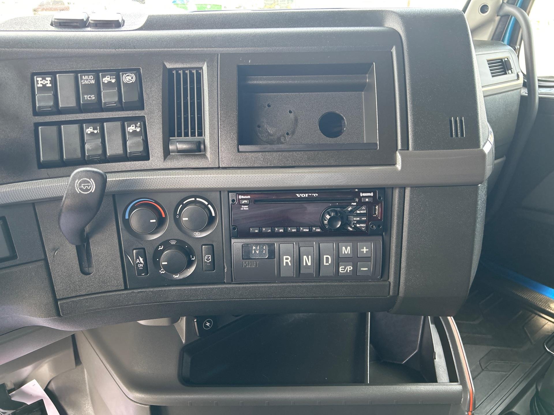 2019 Volvo - image 15