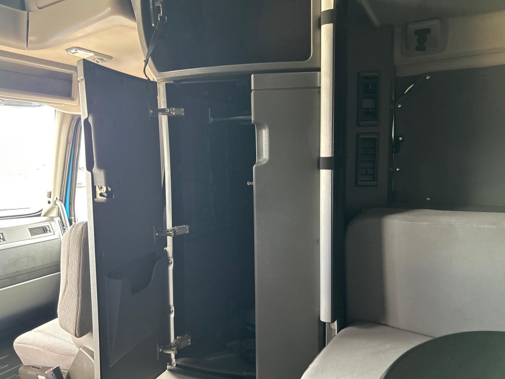 2019 Volvo - image 18