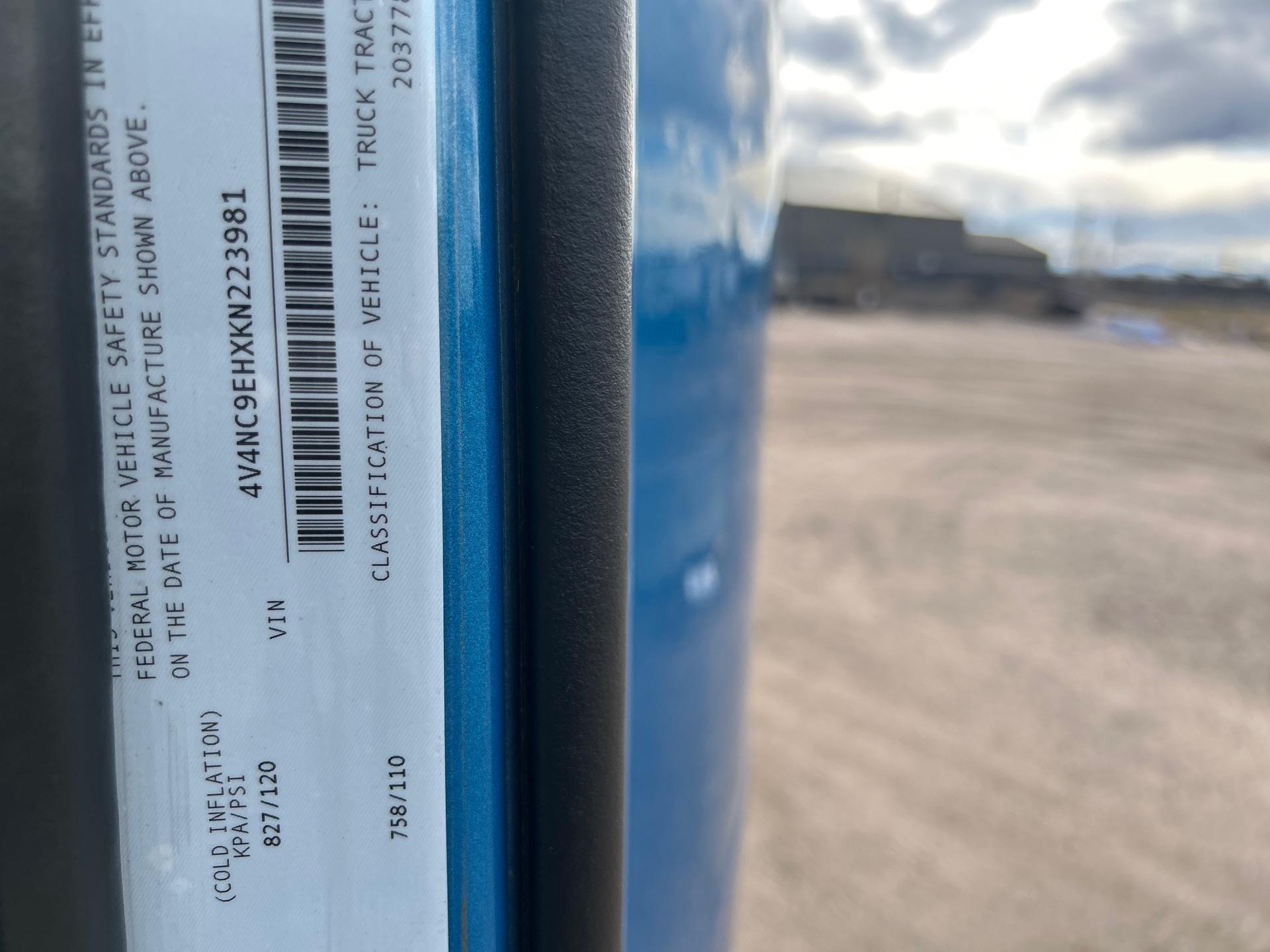 2019 Volvo - image 24