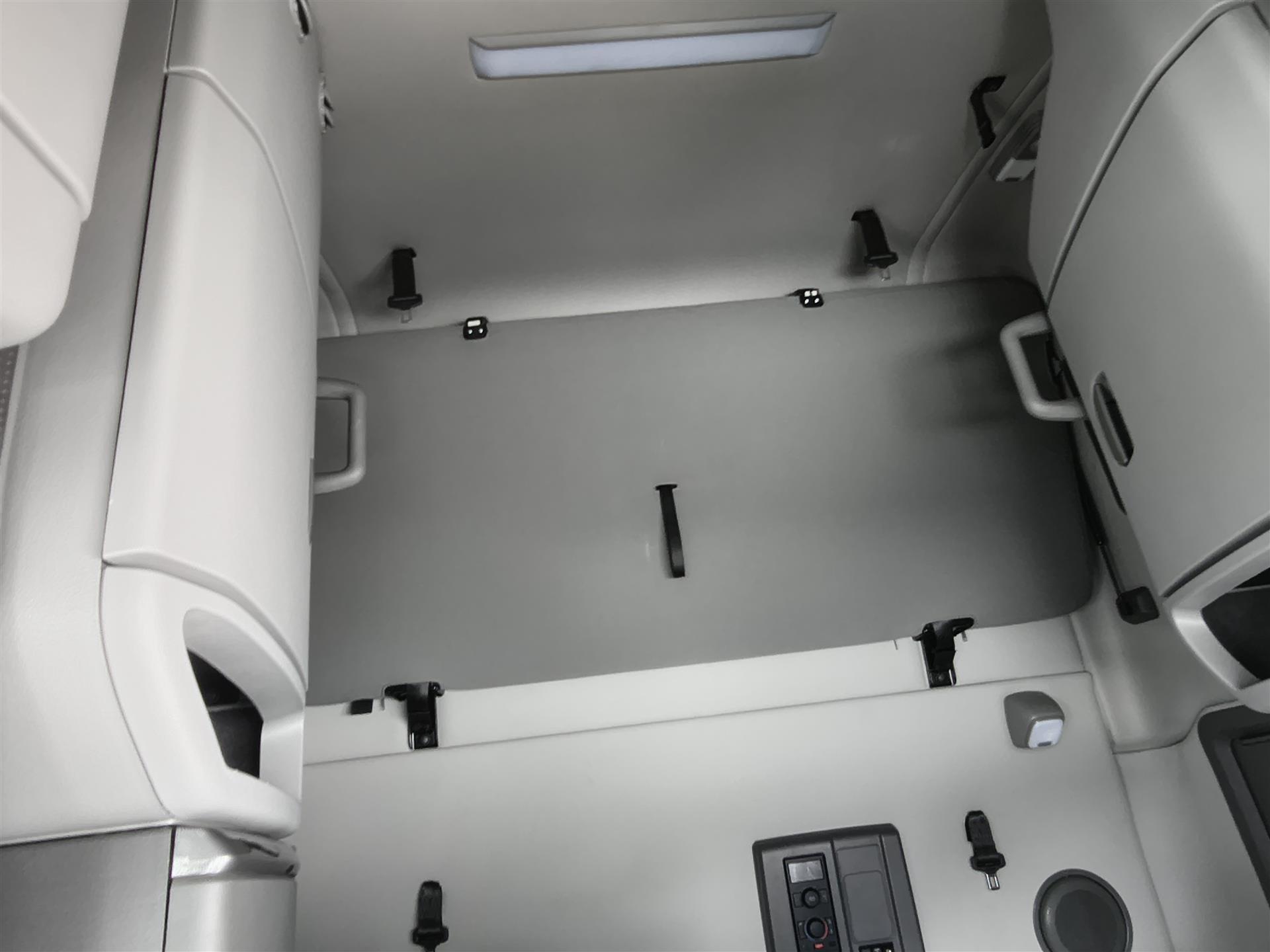 2022 Volvo VNL 760 - image 12