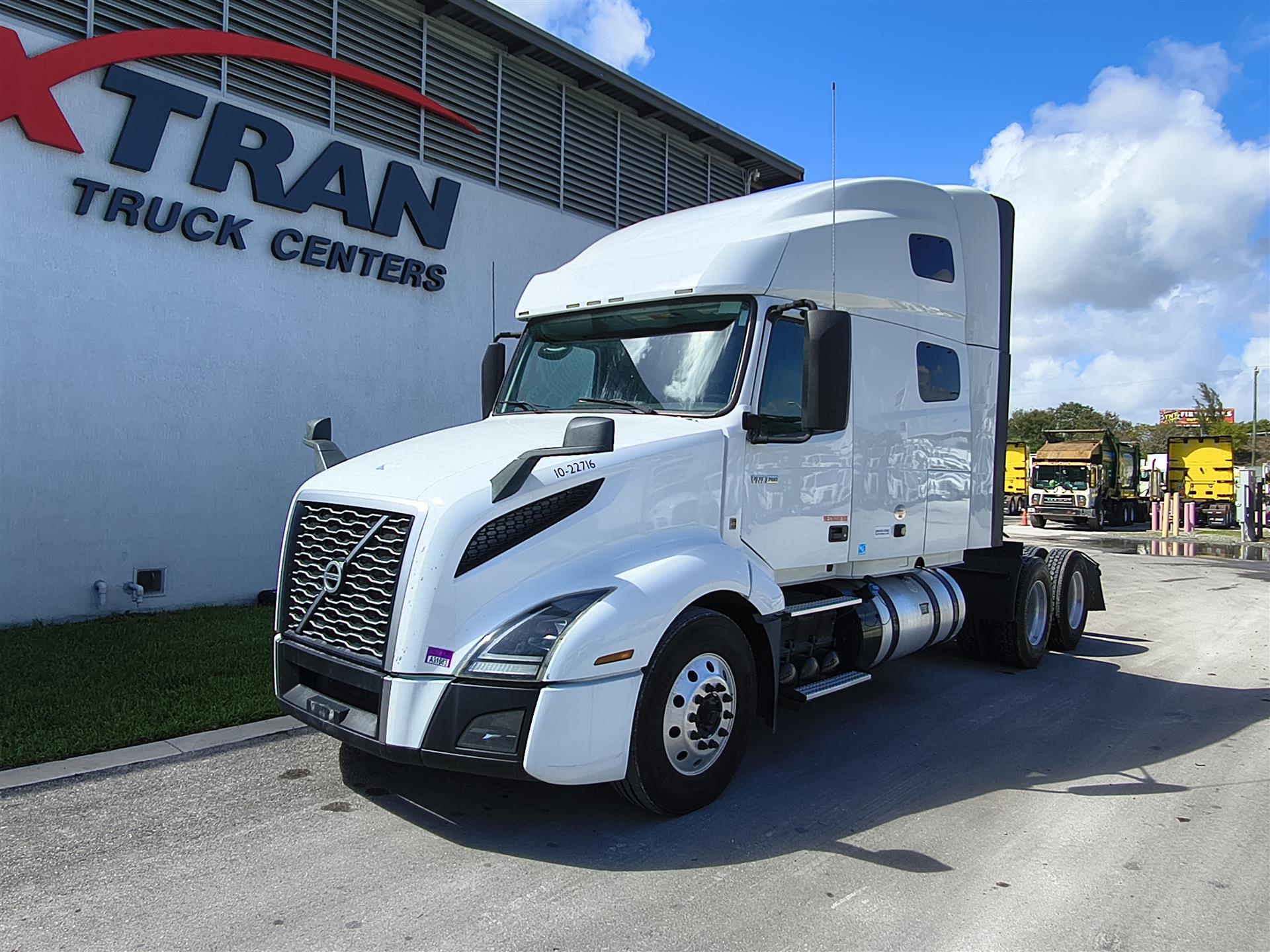 2022 Volvo VNL64T760