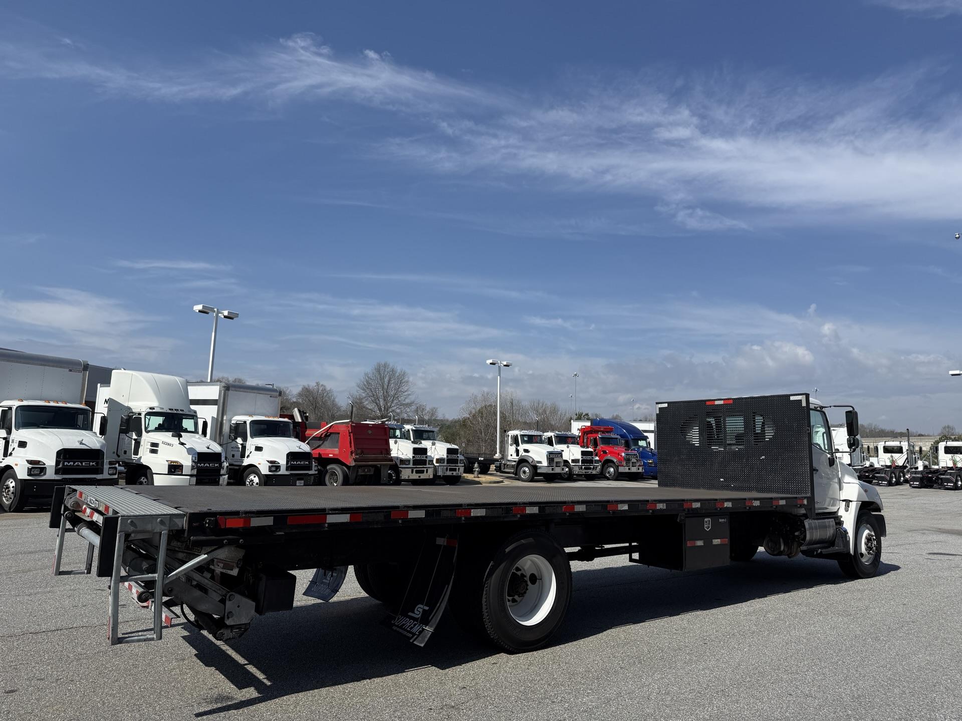 2019 Hino 268 - image 5