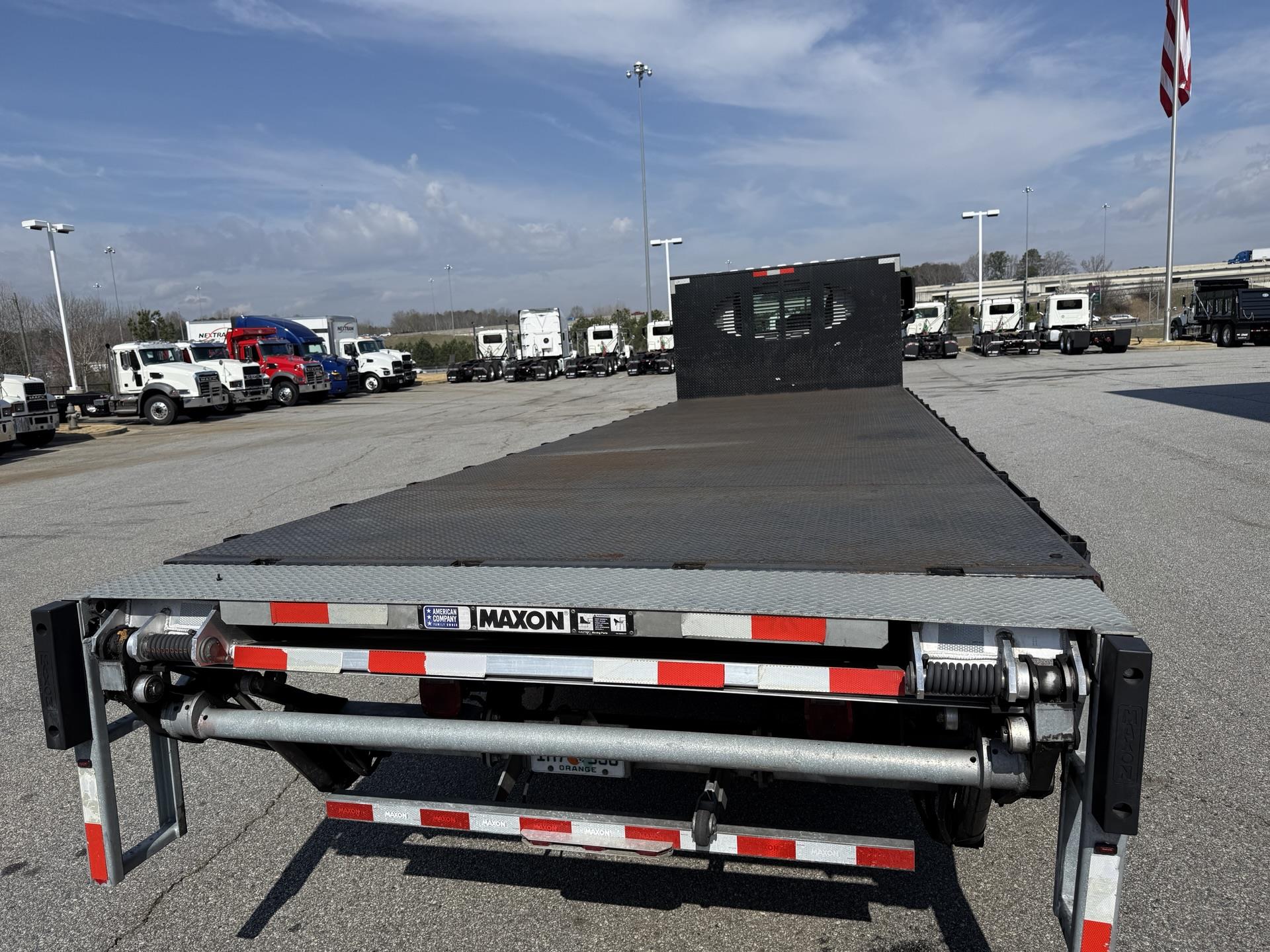 2019 Hino 268 - image 4