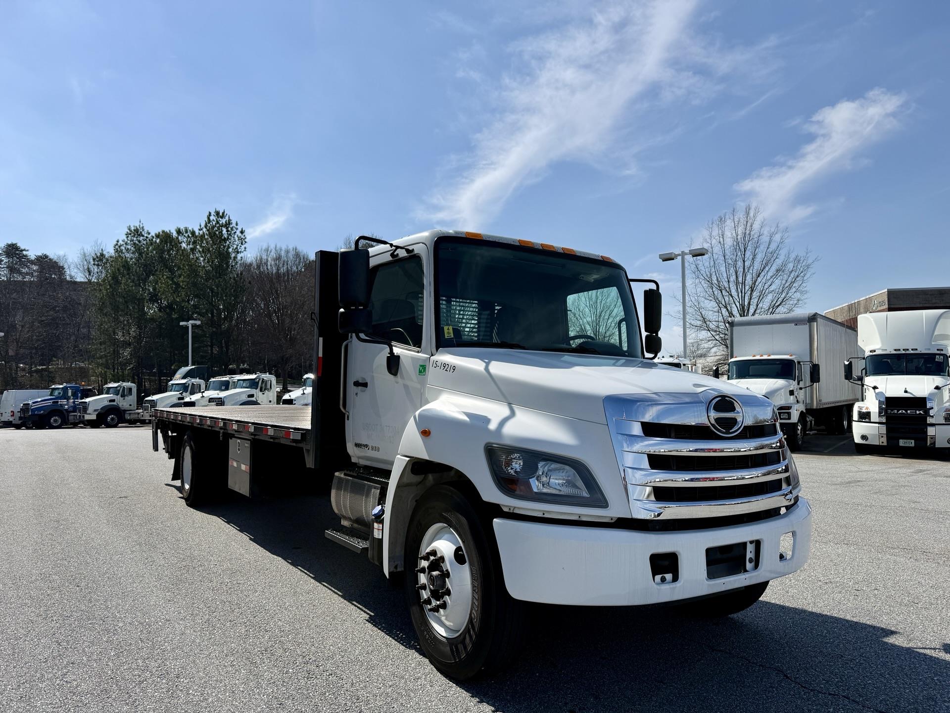 2019 Hino 268 - image 7