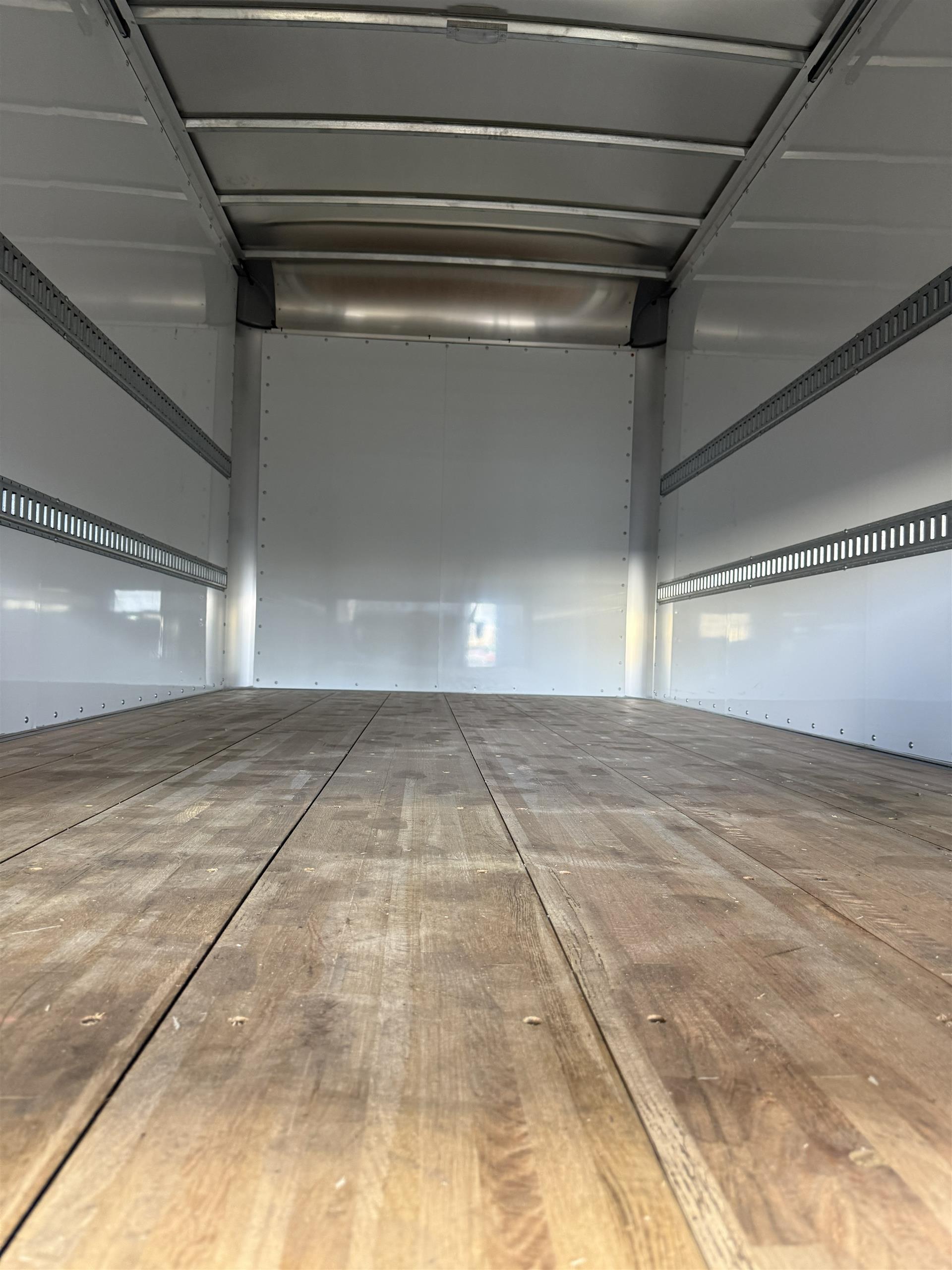 2025 Isuzu - image 10