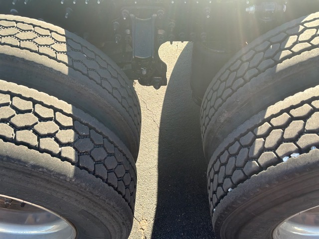 2023 Volvo - image 4