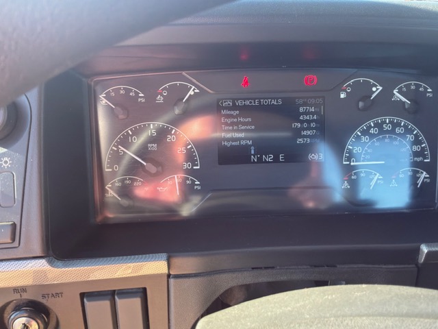 2023 Volvo - image 5