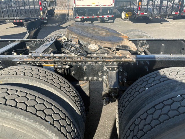 2023 Volvo - image 6