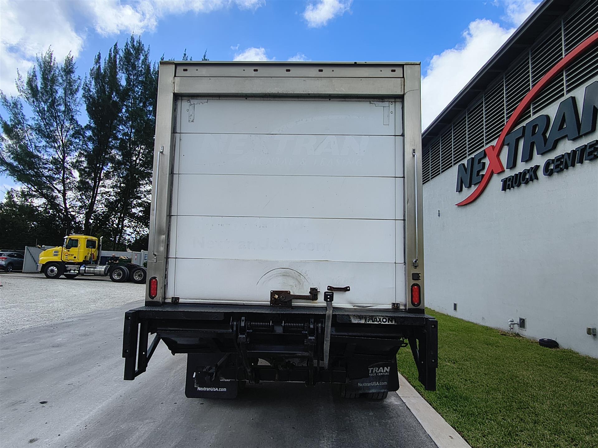 2019 Hino 268 - image 5