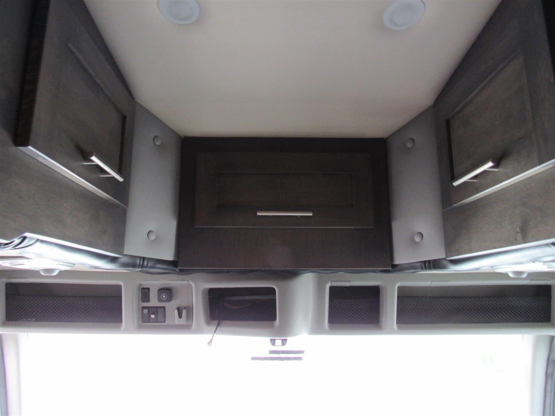 2023 Volvo - image 17