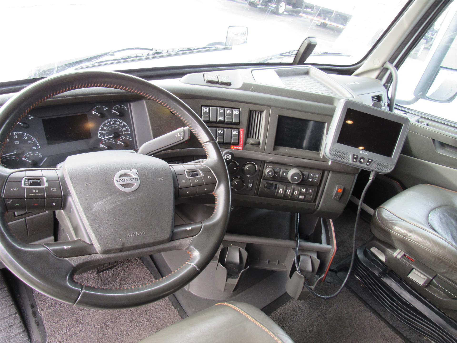 2023 Volvo - image 13