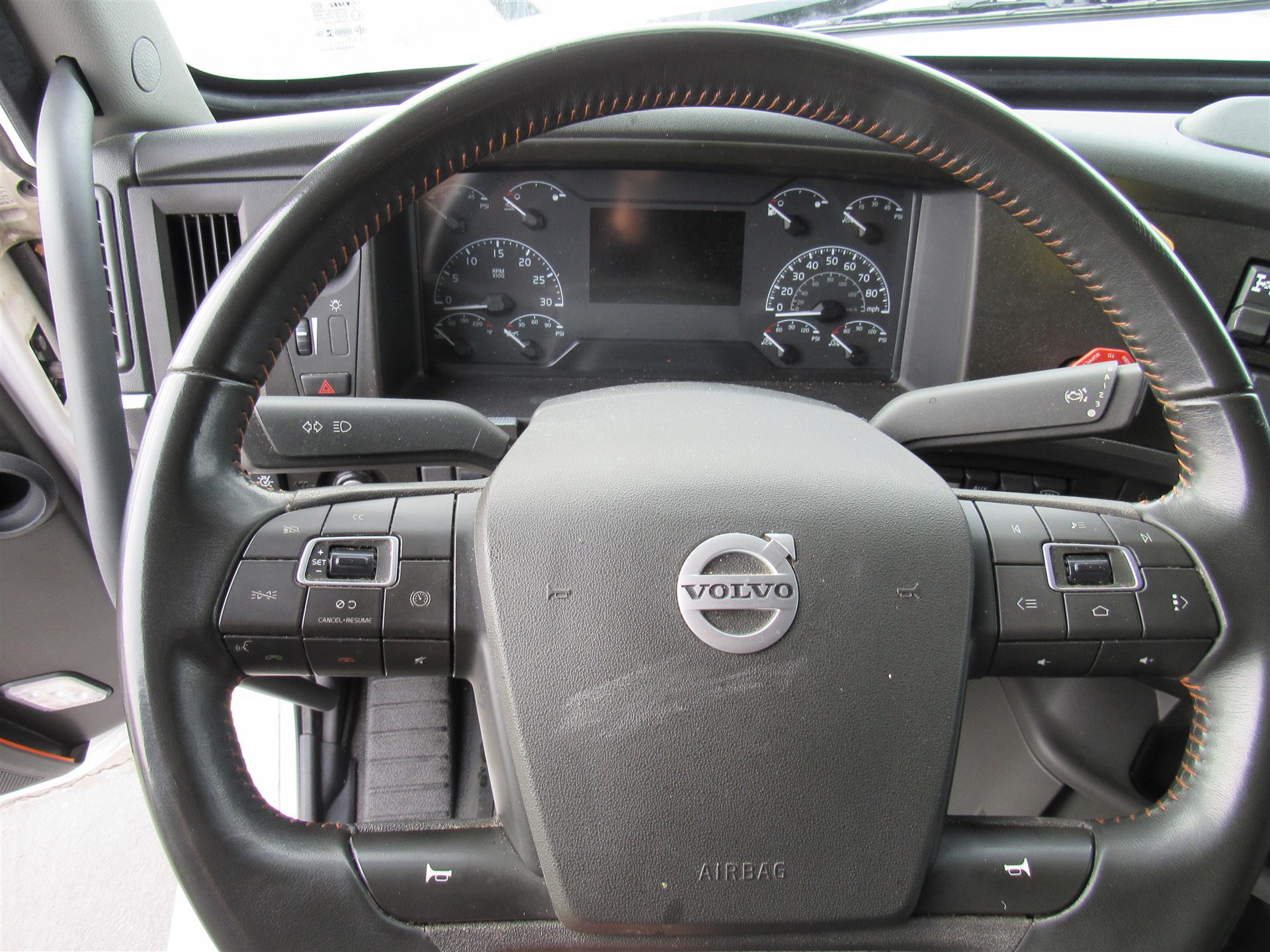 2023 Volvo - image 15