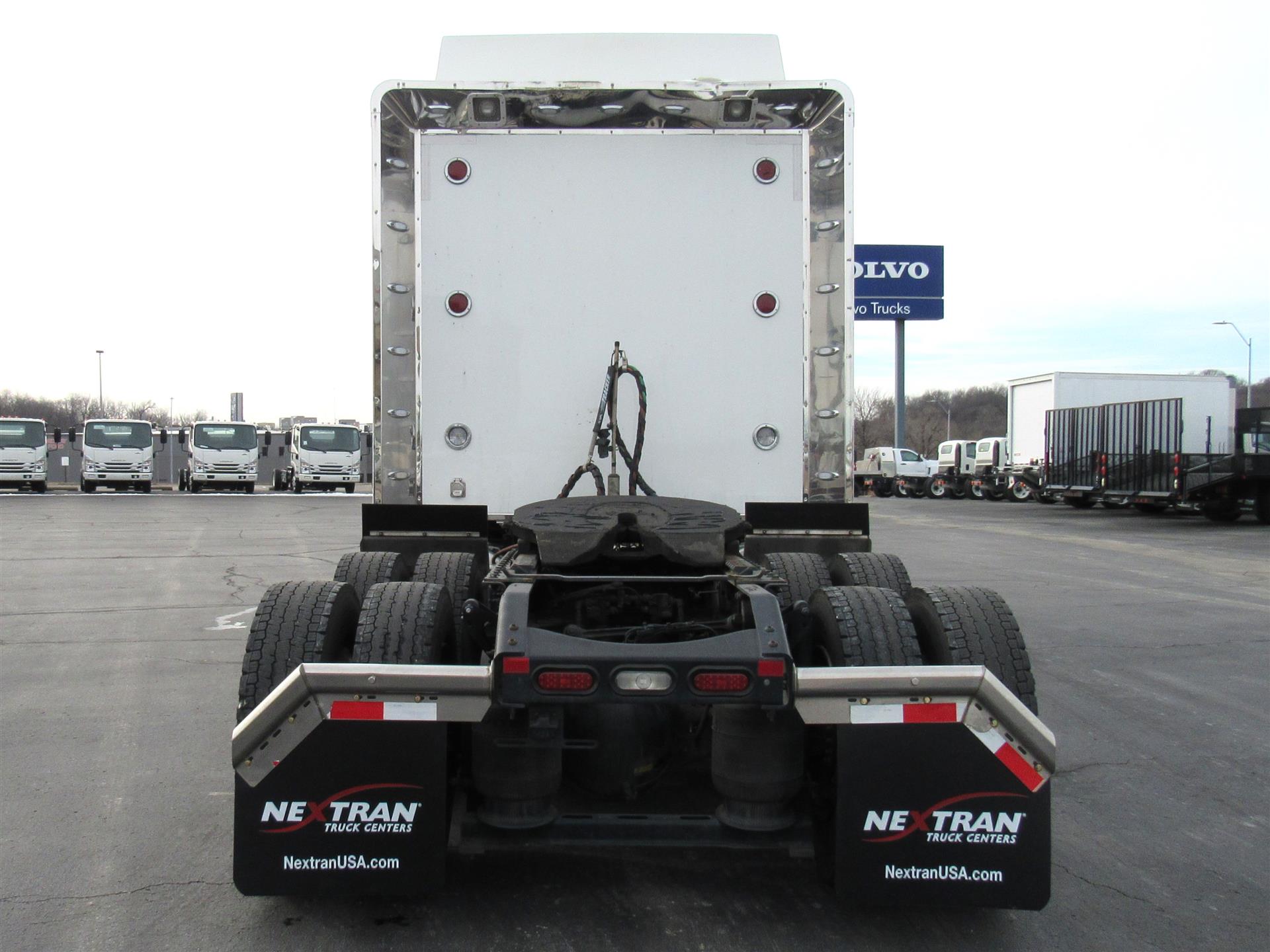 2023 Volvo - image 5