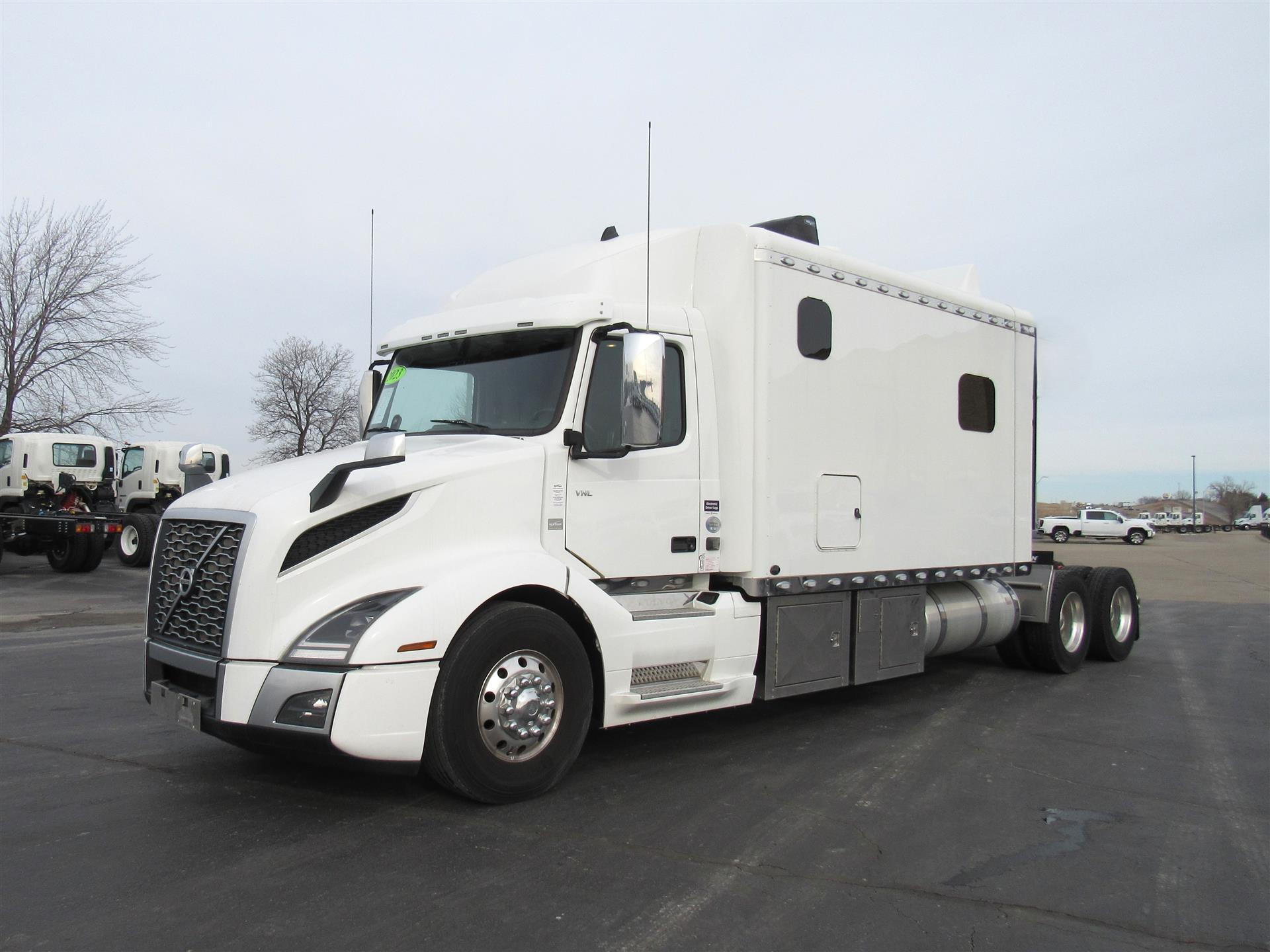 2023 Volvo VNL64T300