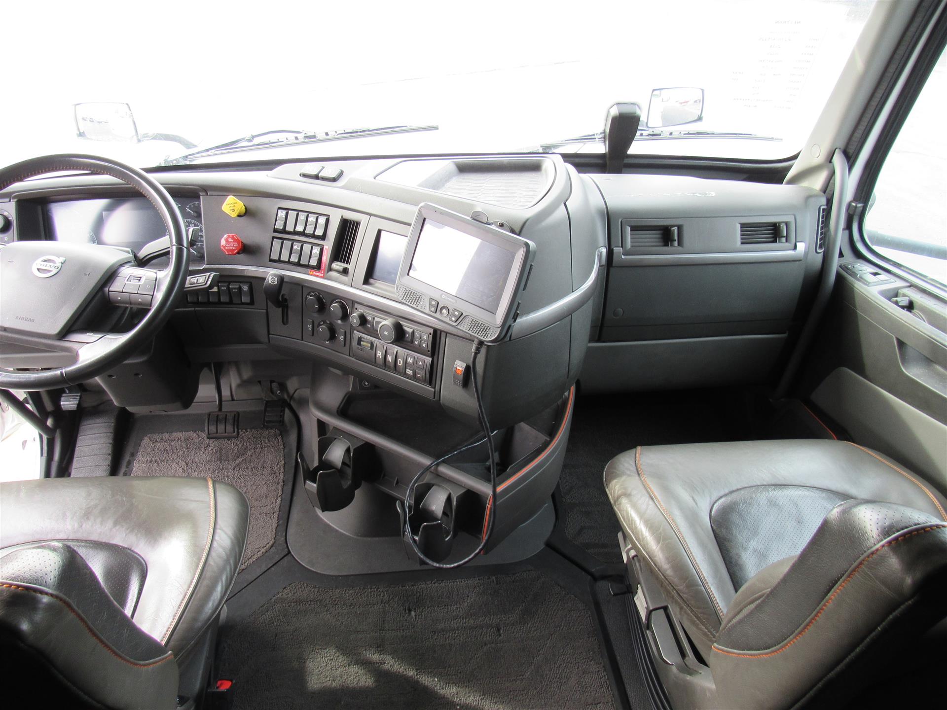 2023 Volvo - image 16