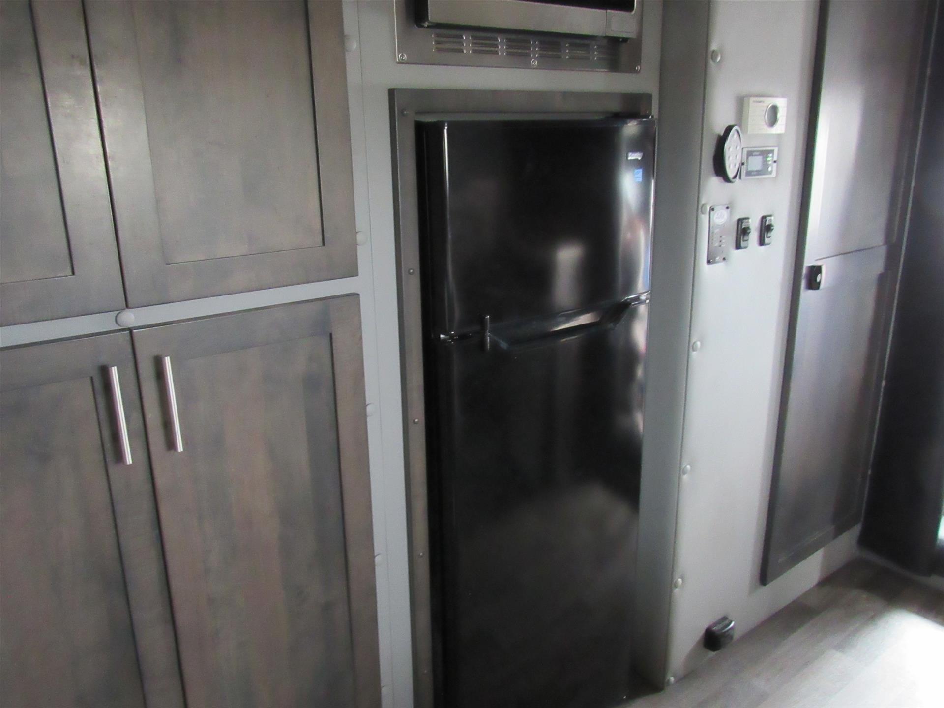 2023 Volvo - image 25