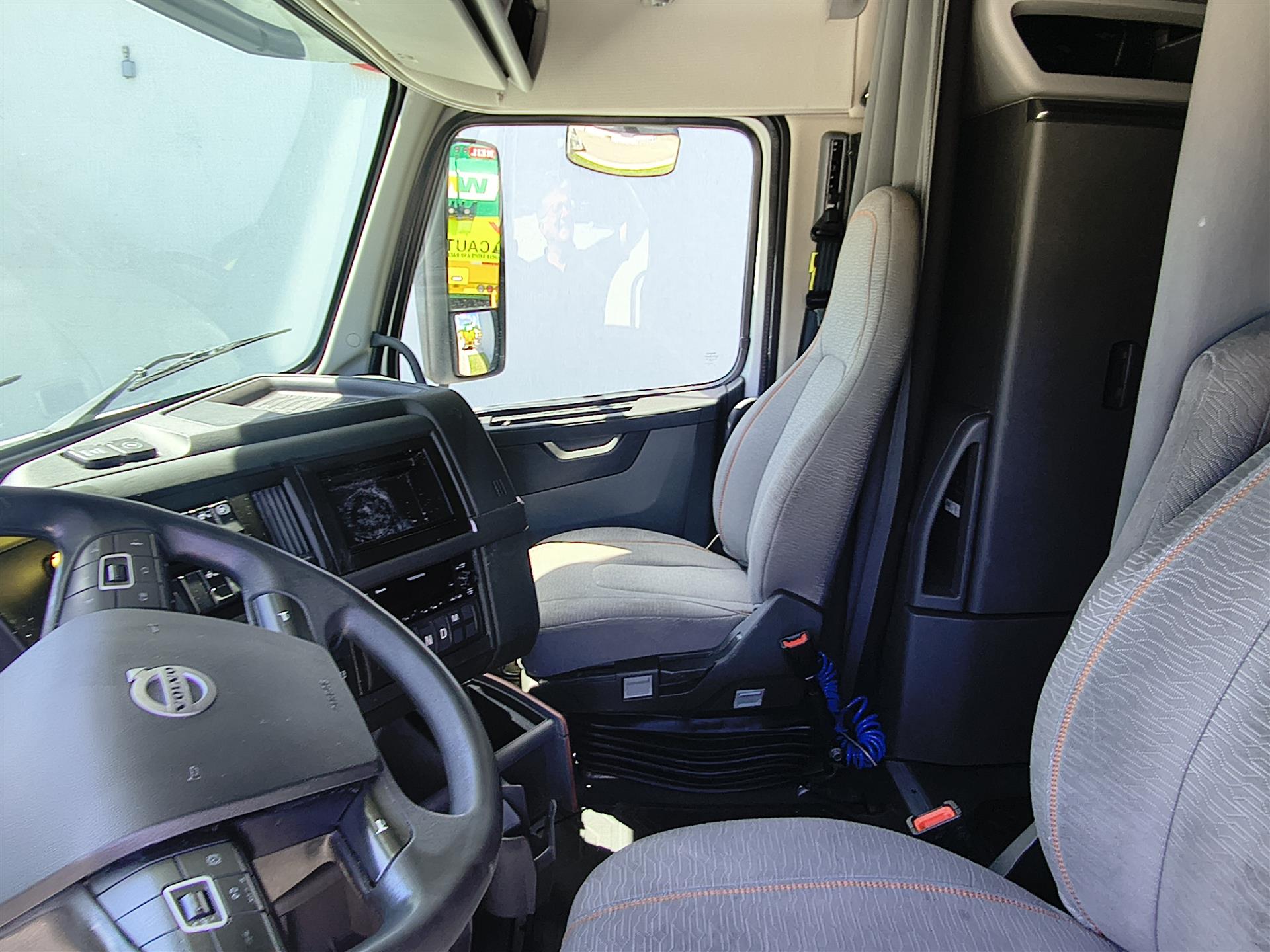 2022 Volvo VNL 760 - image 13