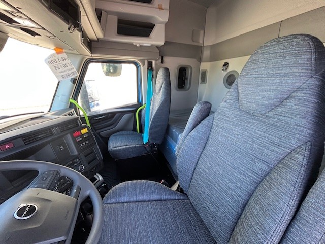 2026 Volvo - image 7