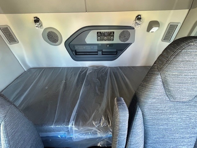 2026 Volvo - image 7