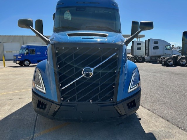 2026 Volvo - image 6