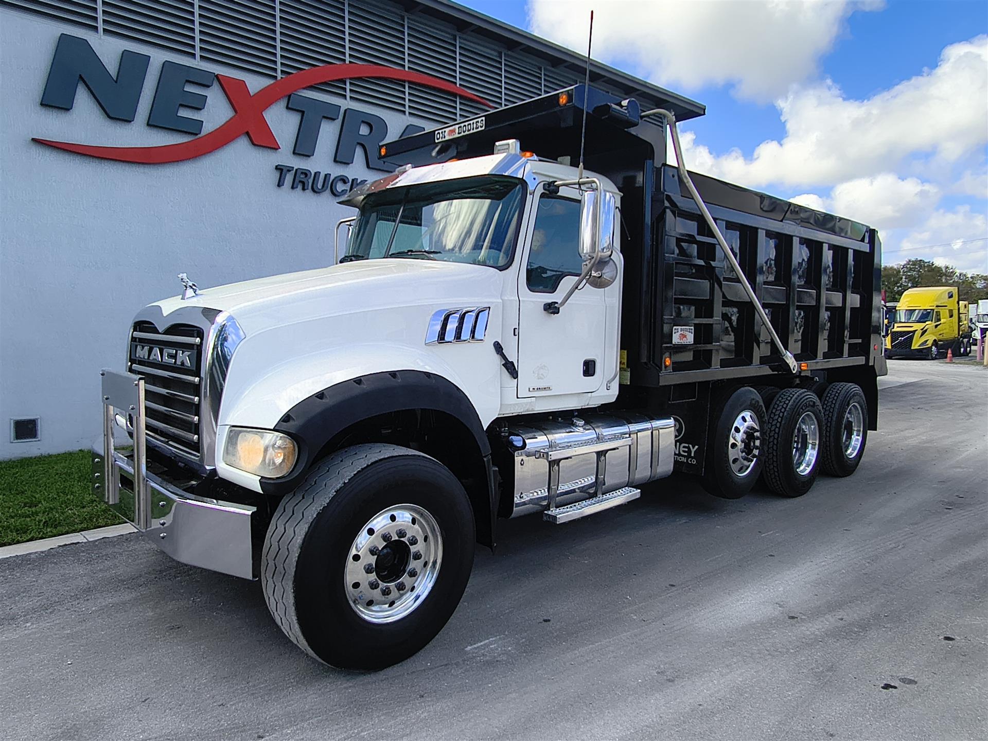 2020 Mack GR84F