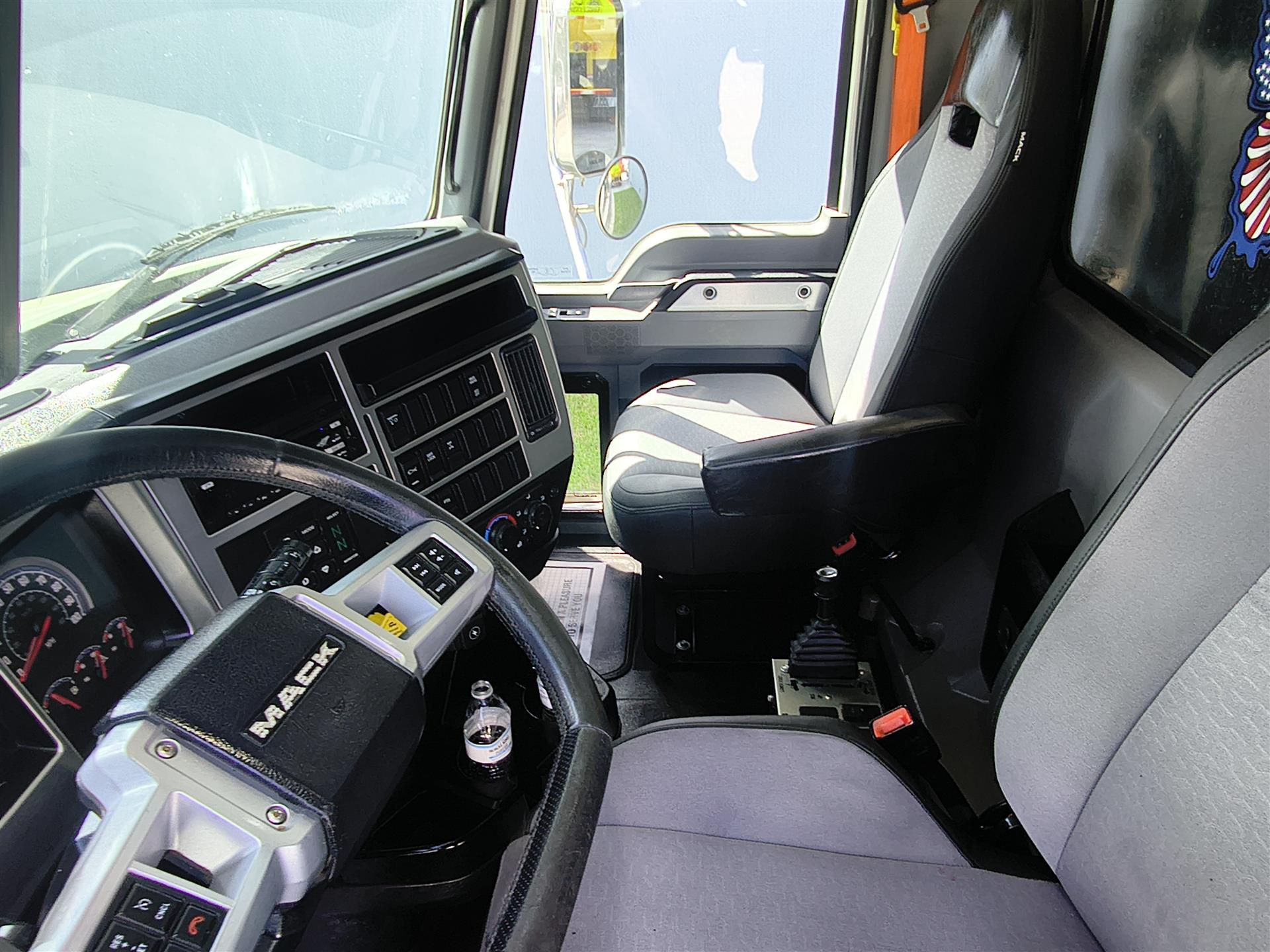 2020 Mack - image 10