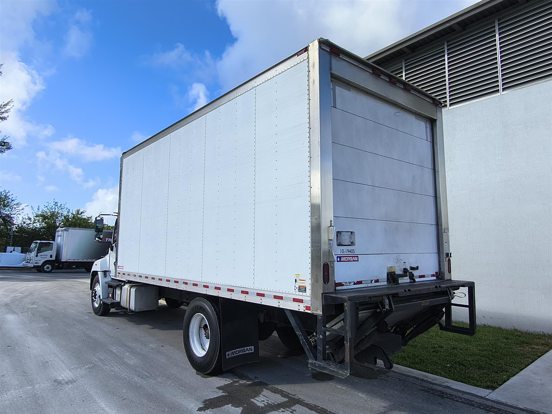 2019 Hino 268 - image 7