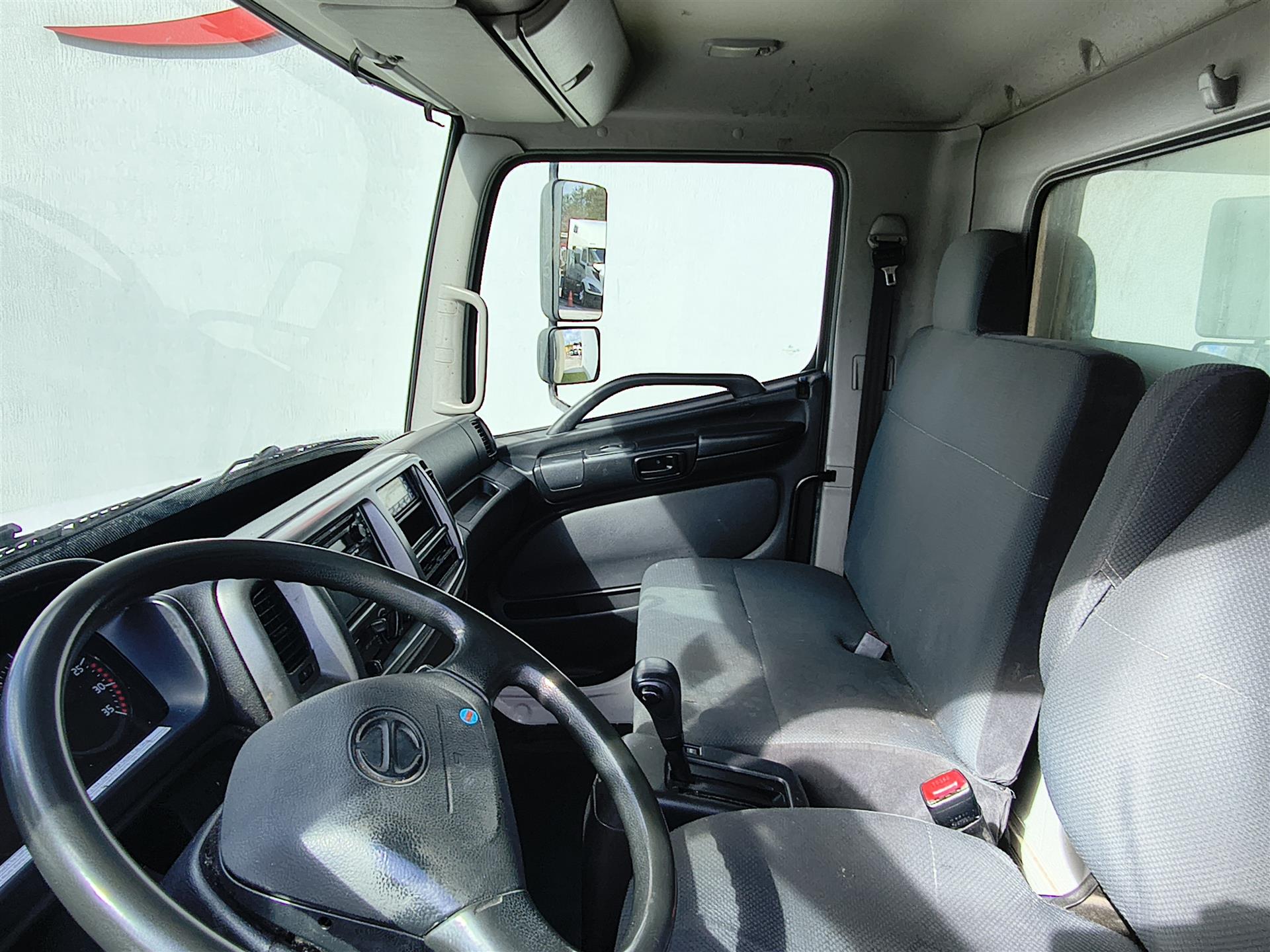 2019 Hino 268 - image 9