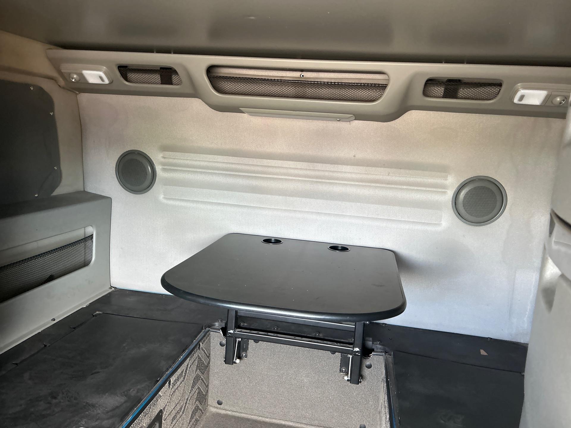 2020 Volvo - image 7