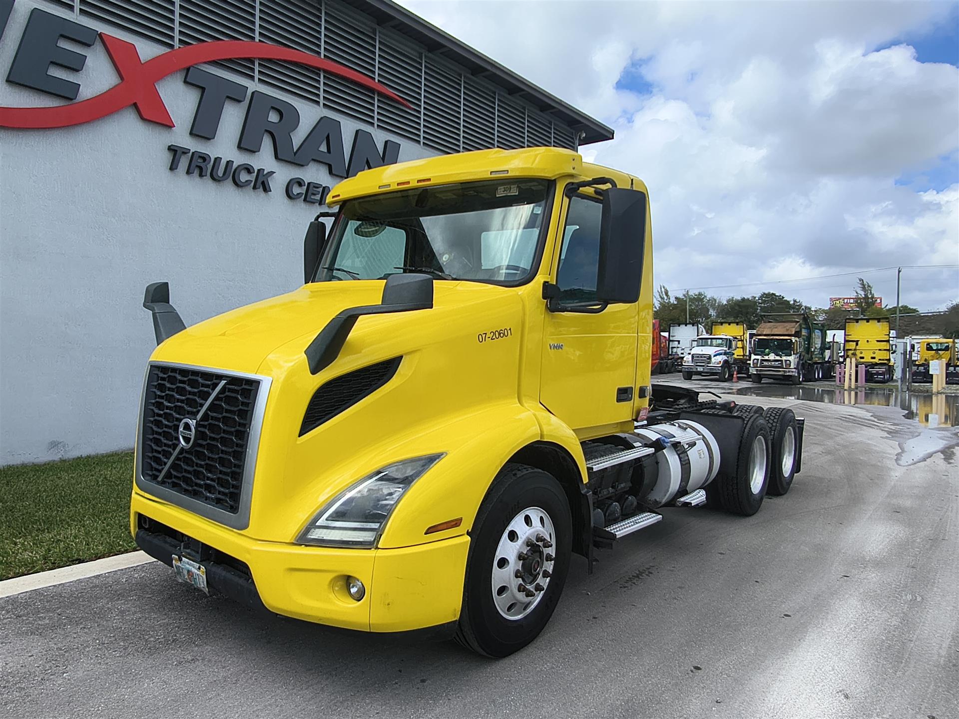 2020 Volvo VNR64T300