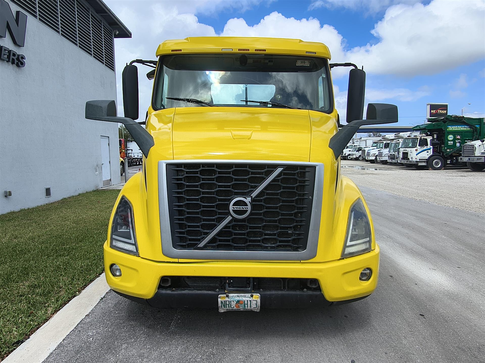 2020 Volvo - image 3