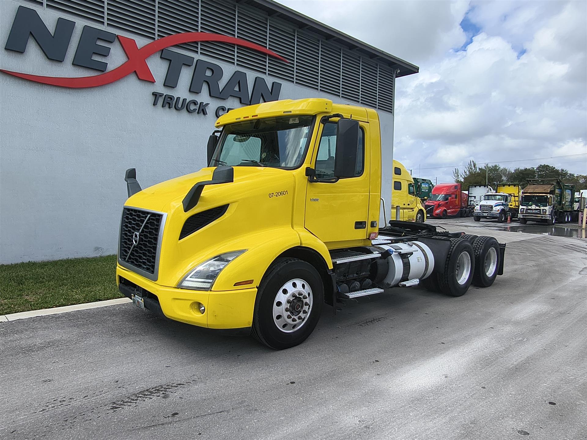 2020 Volvo VNR64T300