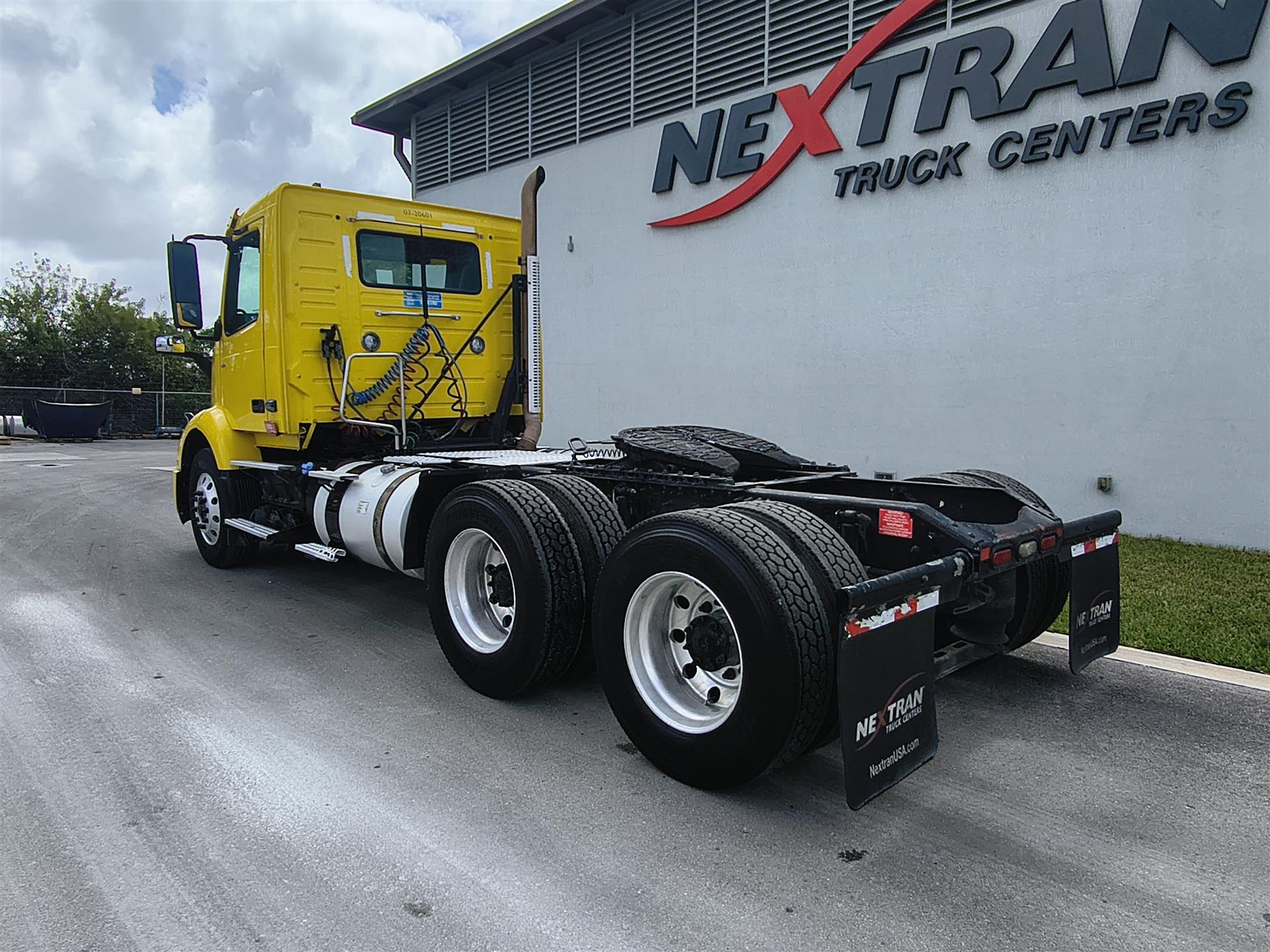 2020 Volvo - image 7