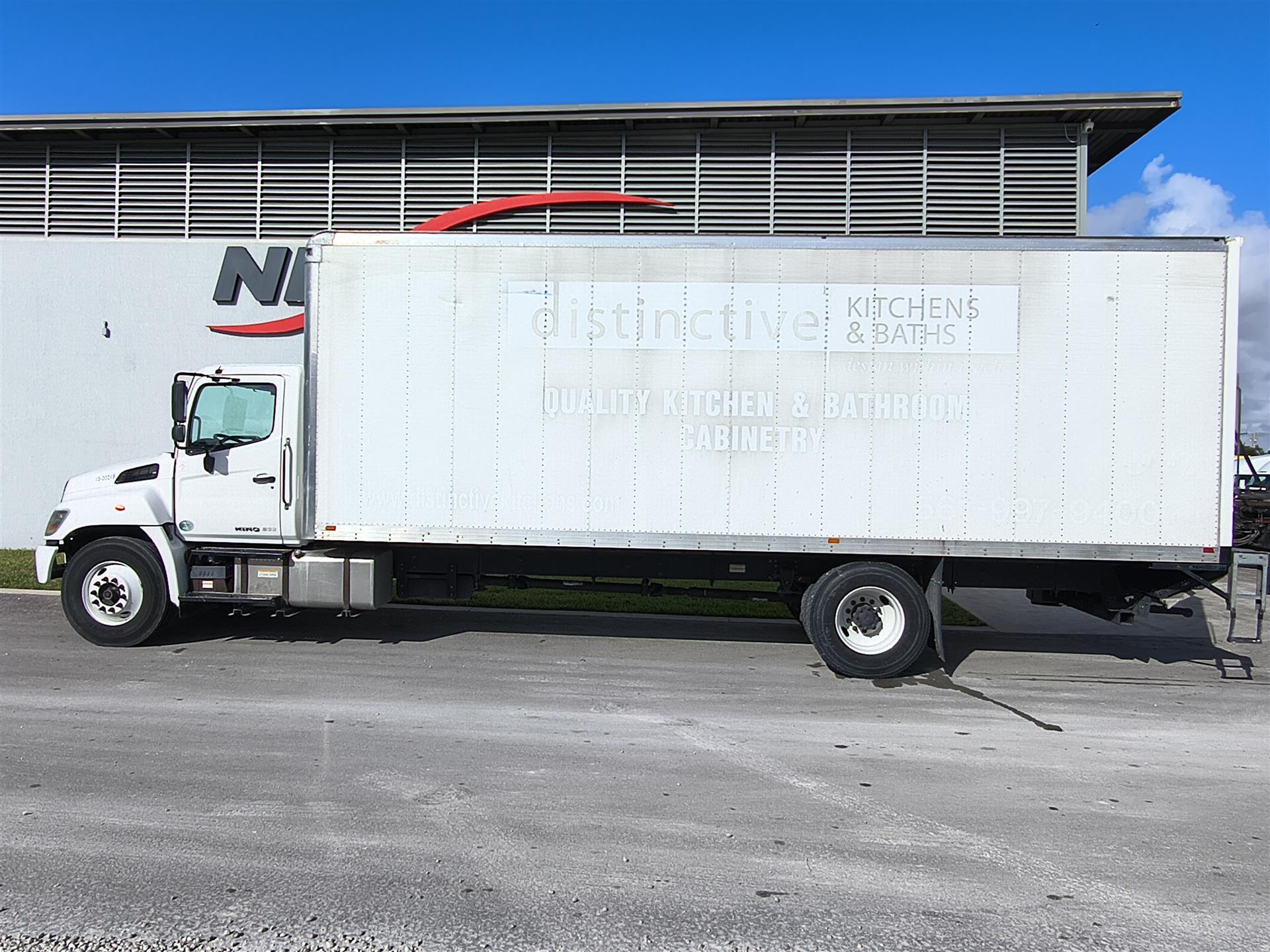 2020 Hino 268 - image 8